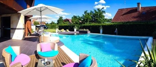 Swimming pool in Butik Design Rooms