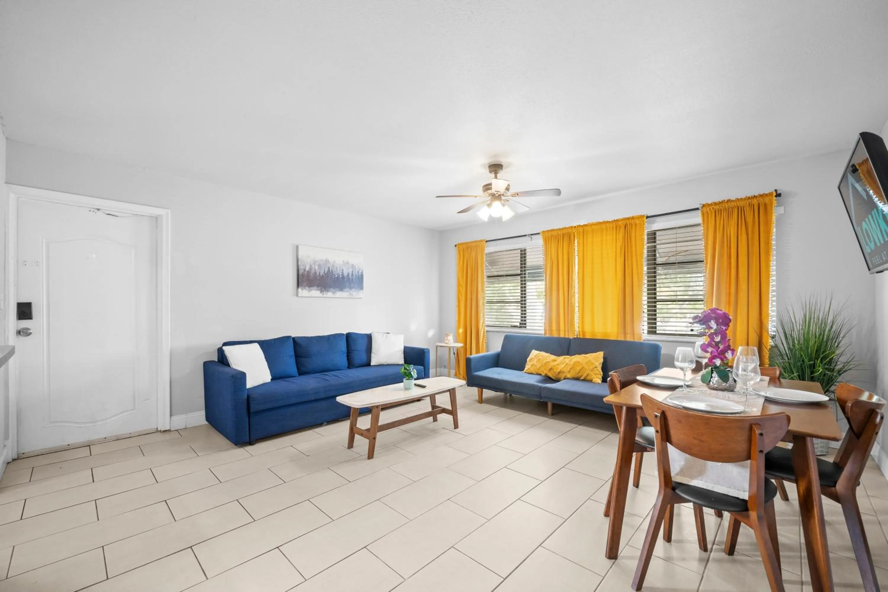 Living room in Bayview Apartments By Lowkl