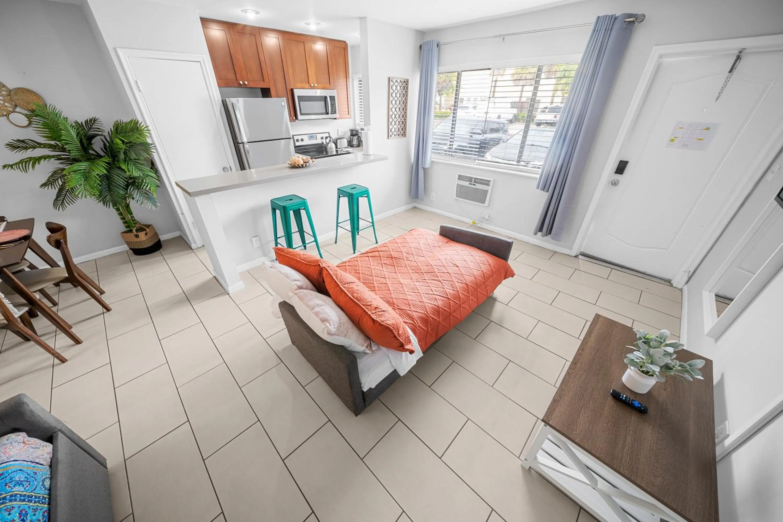 Living room in Bayview Apartments By Lowkl