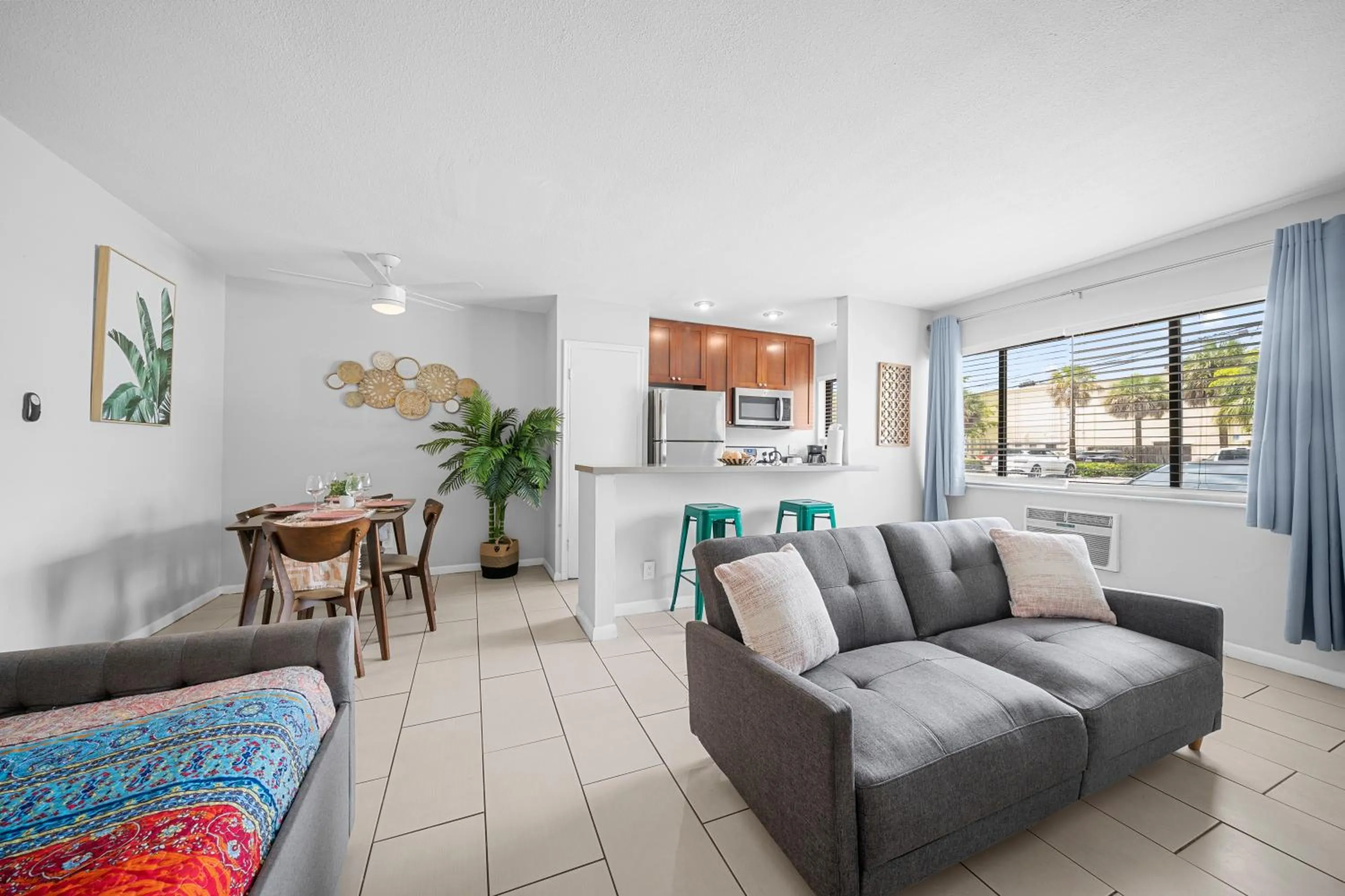 Area and facilities in Bayview Apartments By Lowkl