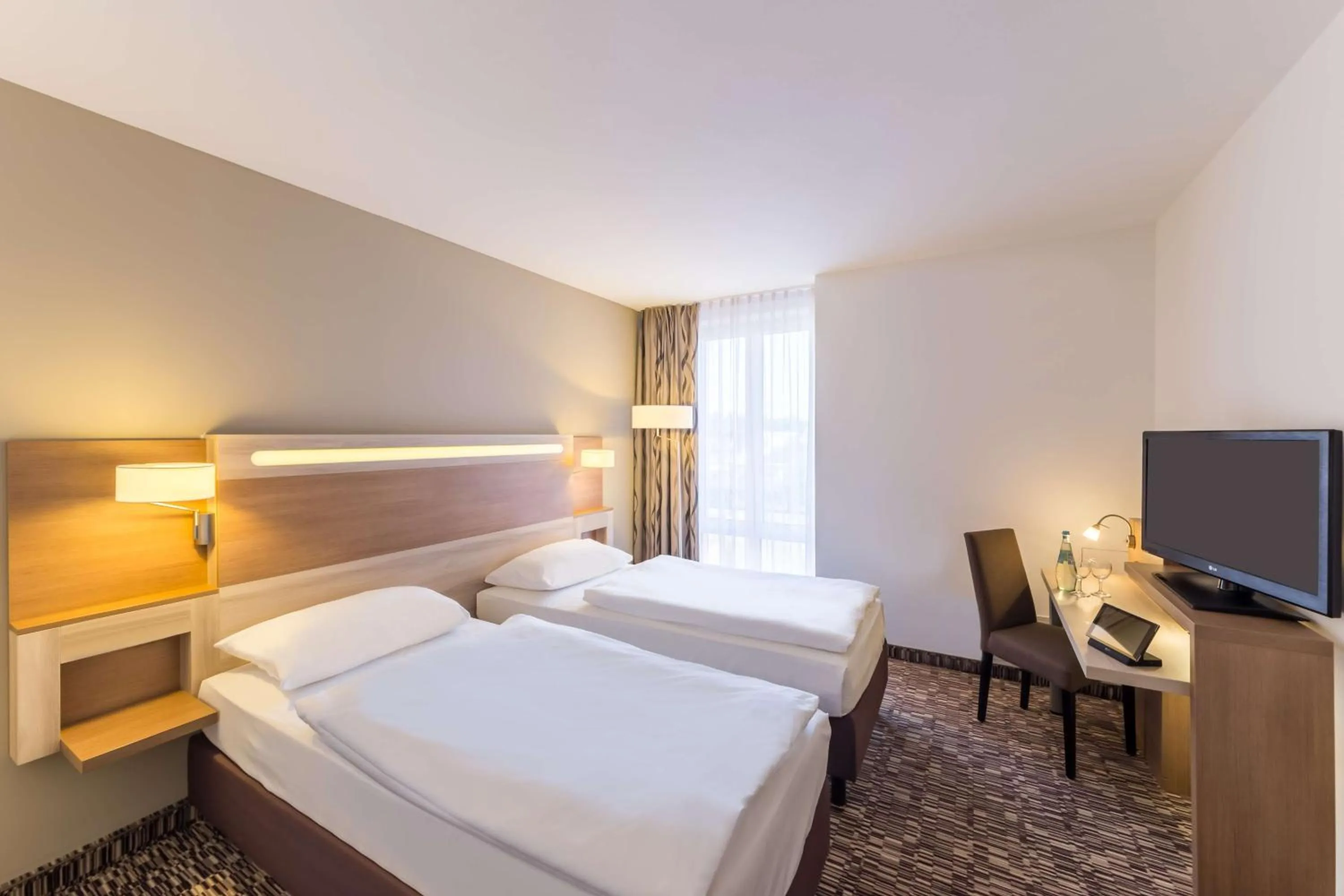 Photo of the whole room, Bed in Park Inn by Radisson Göttingen