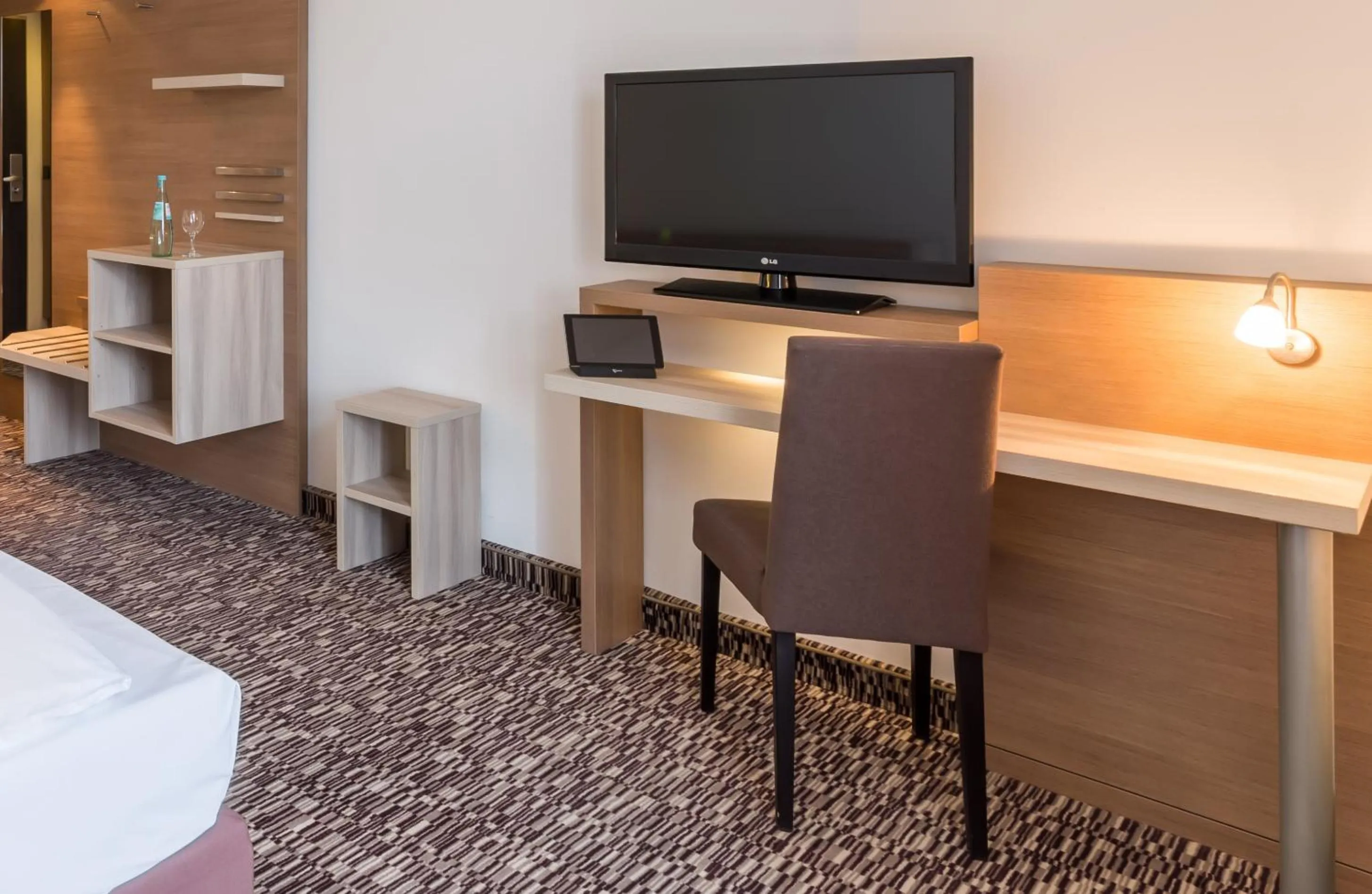 TV and multimedia in Park Inn by Radisson Göttingen