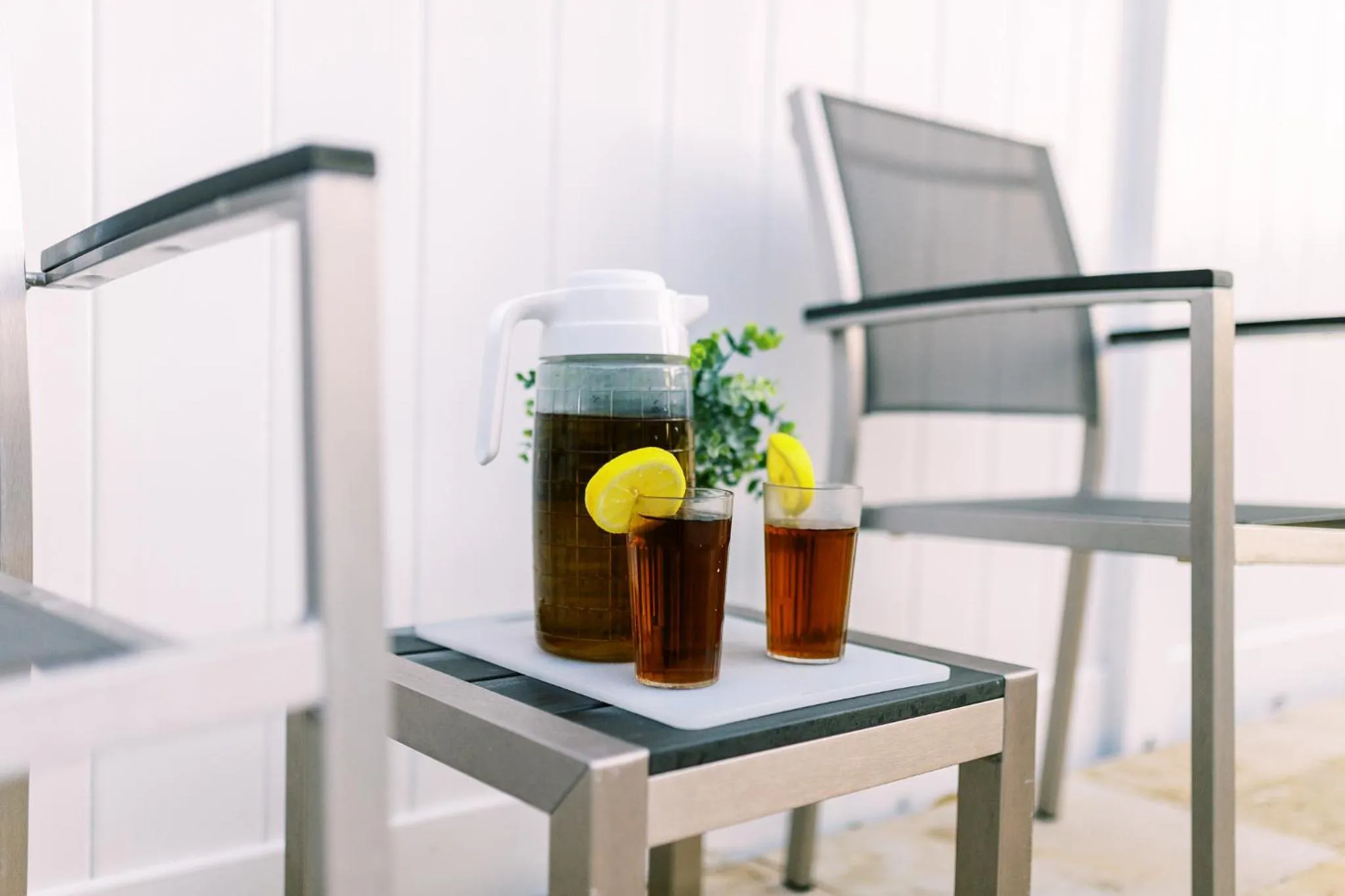 Patio in Beachside Gardens Apartments By Lowkl