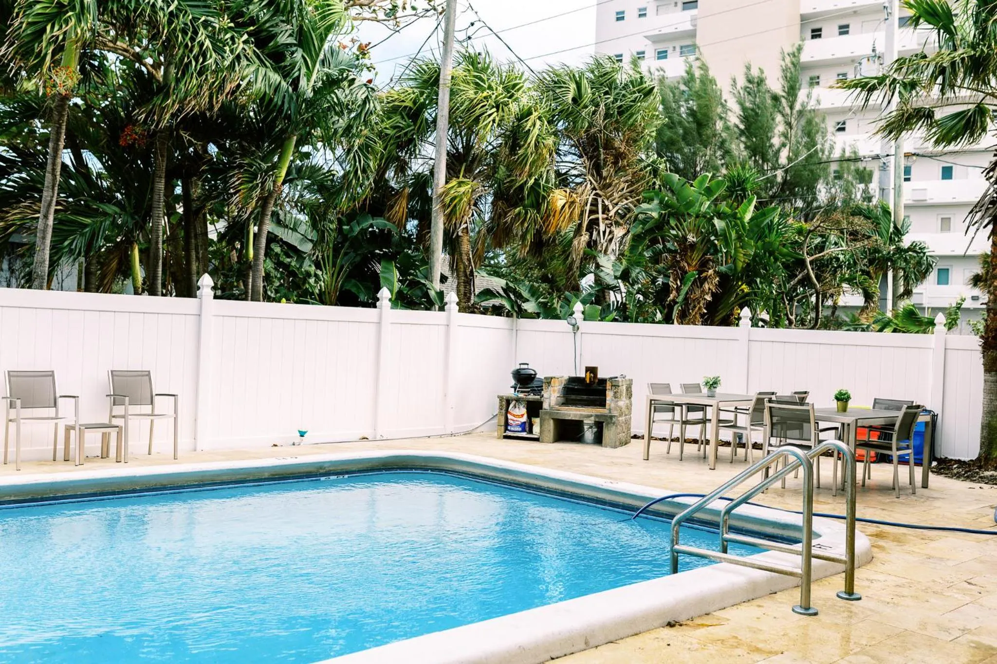 Swimming pool in Beachside Gardens Apartments By Lowkl