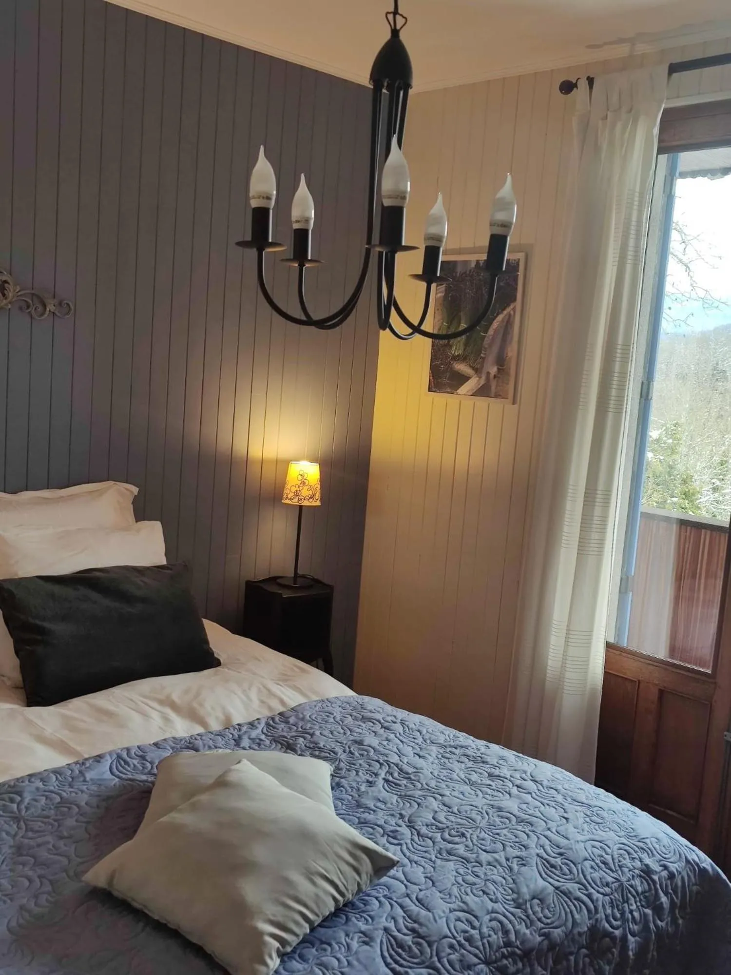 Bed in La Maison du Chevalier - Chambres et tables d'hôtes - adults only