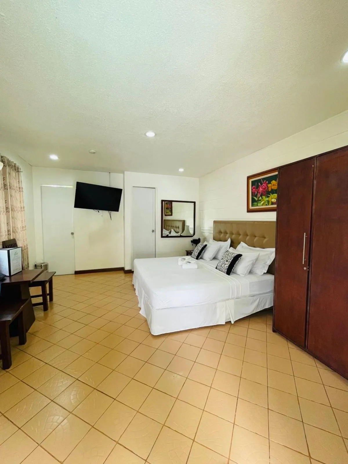 Bedroom, Bed in Loreland Farm Resort