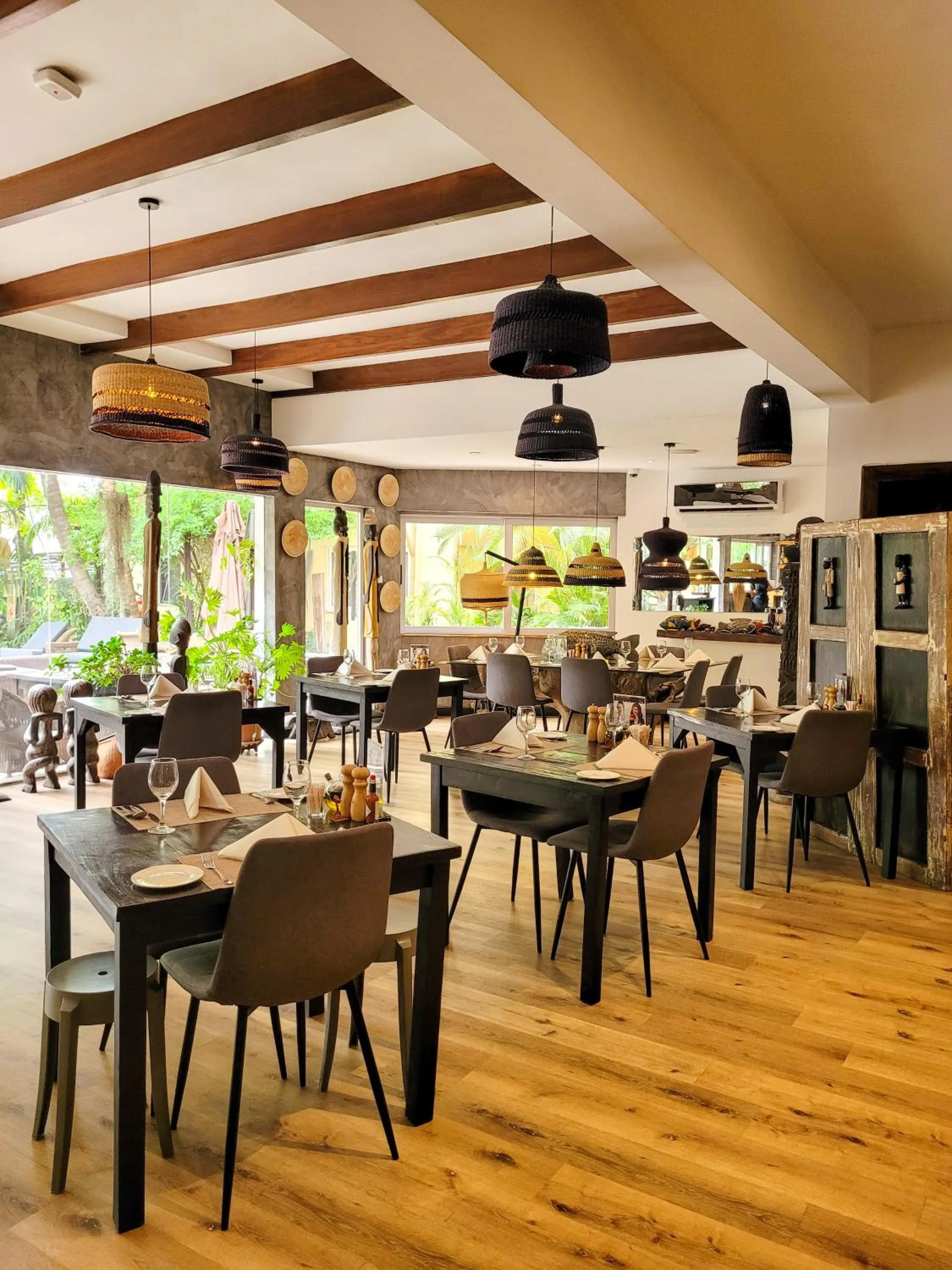 Restaurant/places to eat in La Villa Boutique Hotel