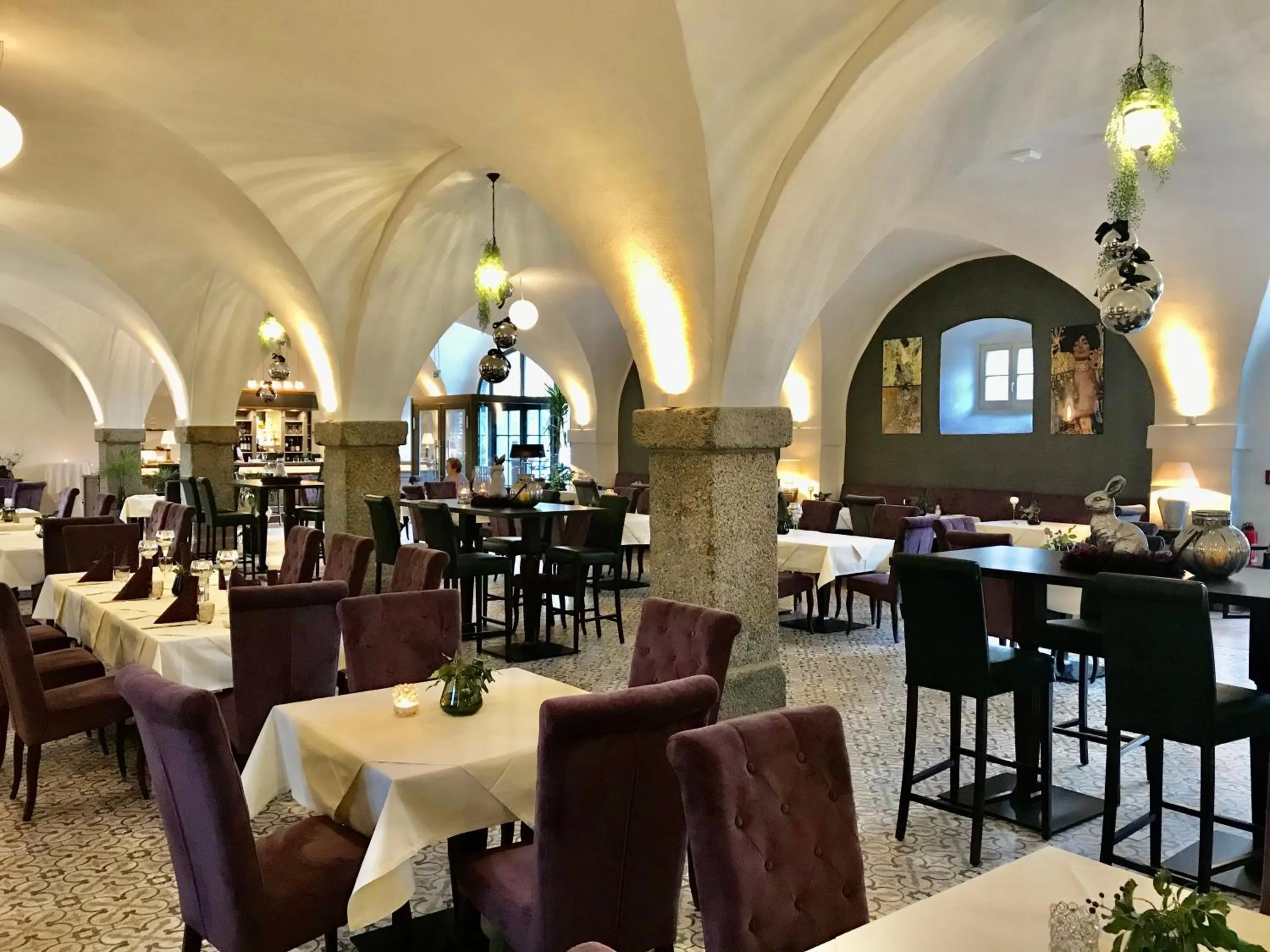 Restaurant/places to eat in Gut am See