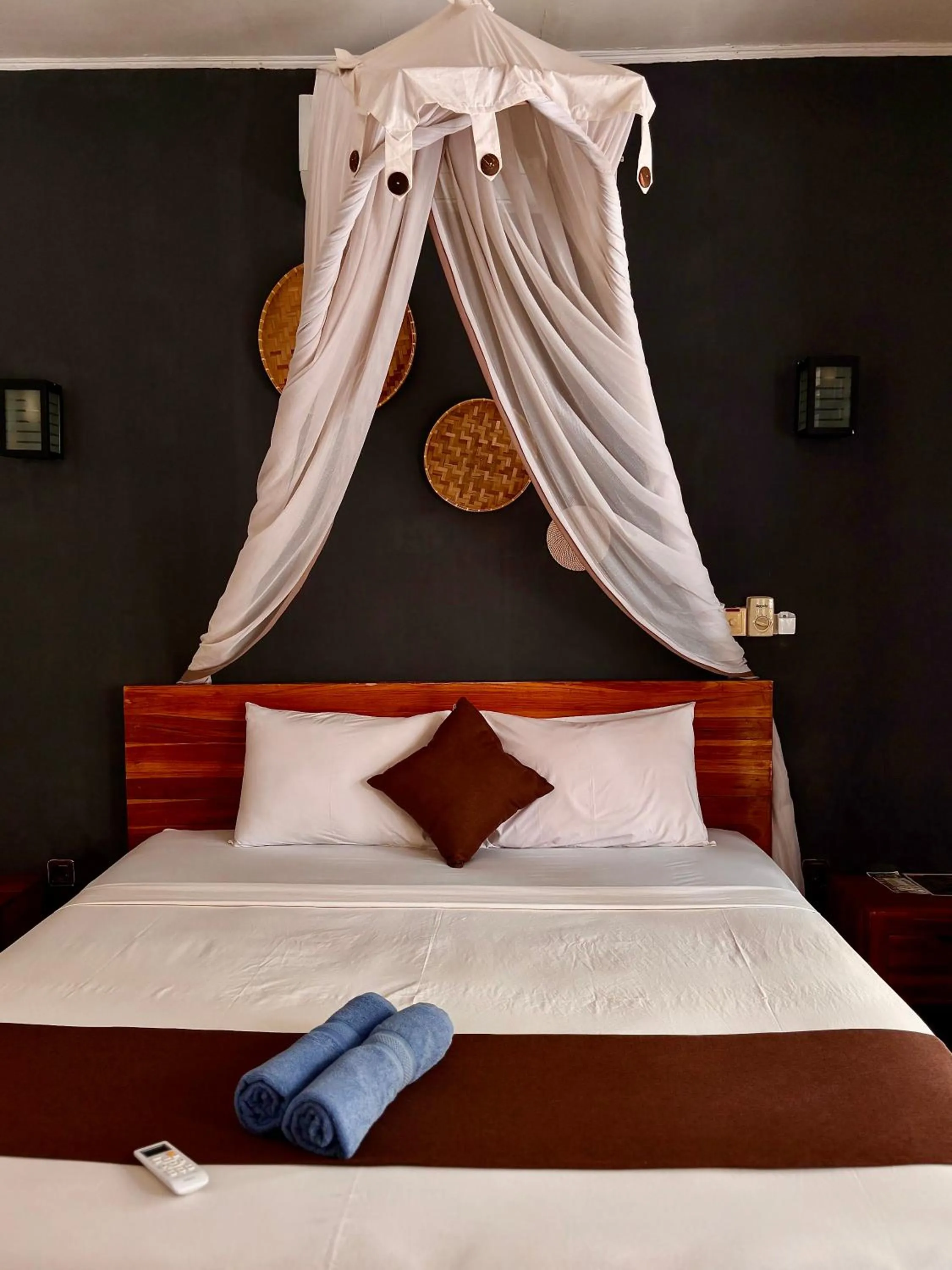 Bedroom, Bed in Alibaba Bungalows