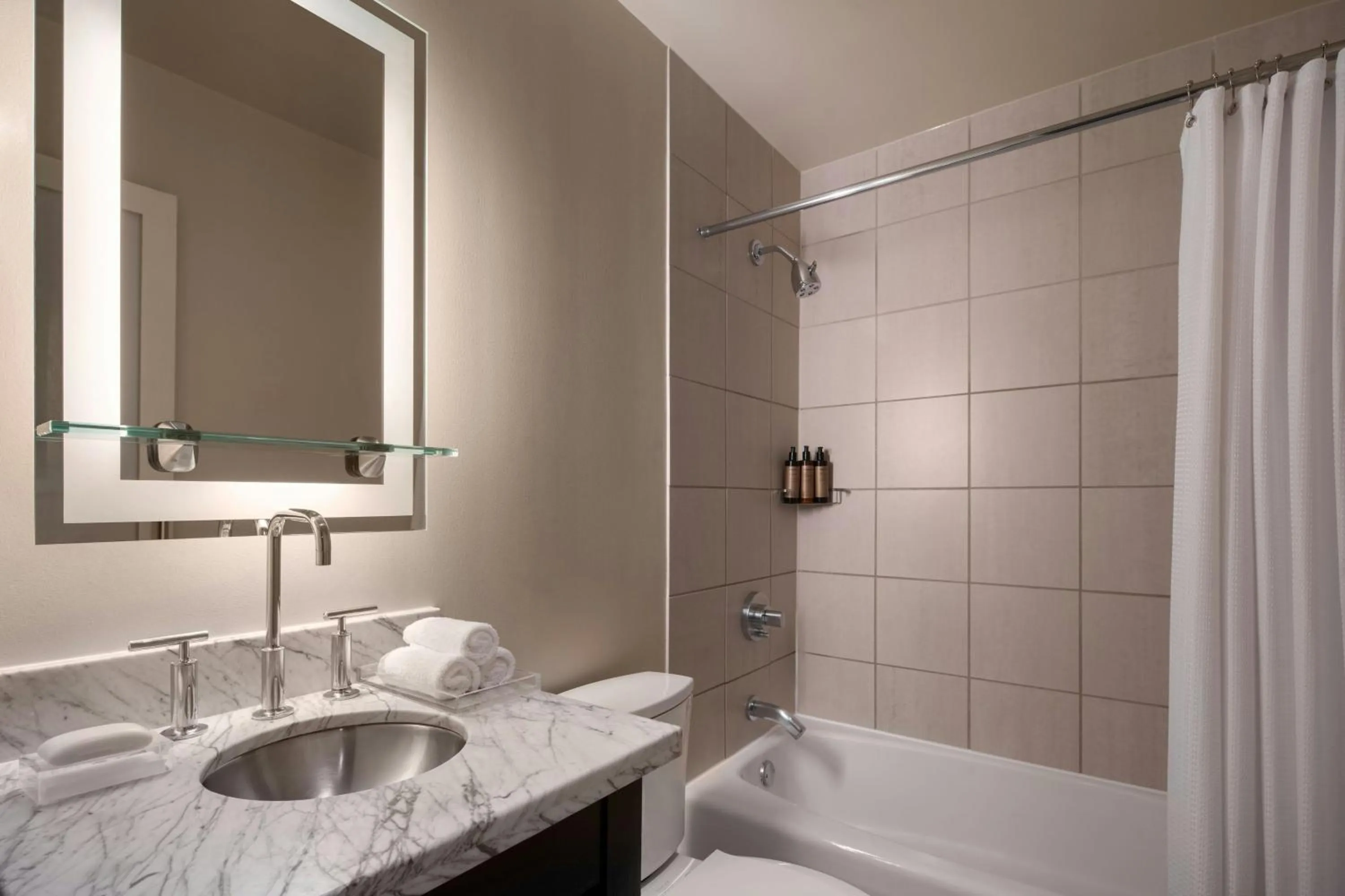 Photo of the whole room in THE MIDLAND HOTEL, Chicago, a Tribute Portfolio Hotel