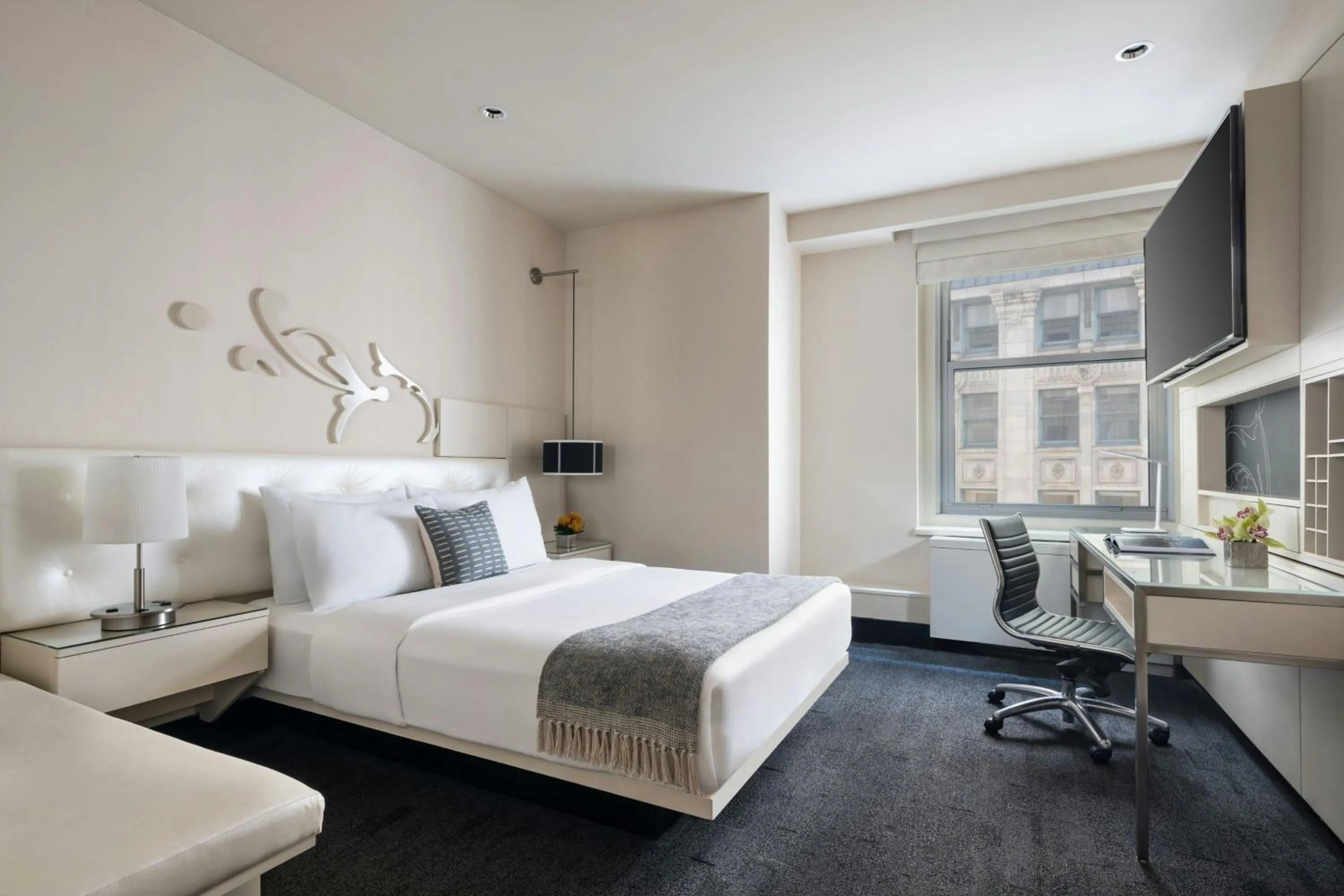 Photo of the whole room, Bed in THE MIDLAND HOTEL, Chicago, a Tribute Portfolio Hotel
