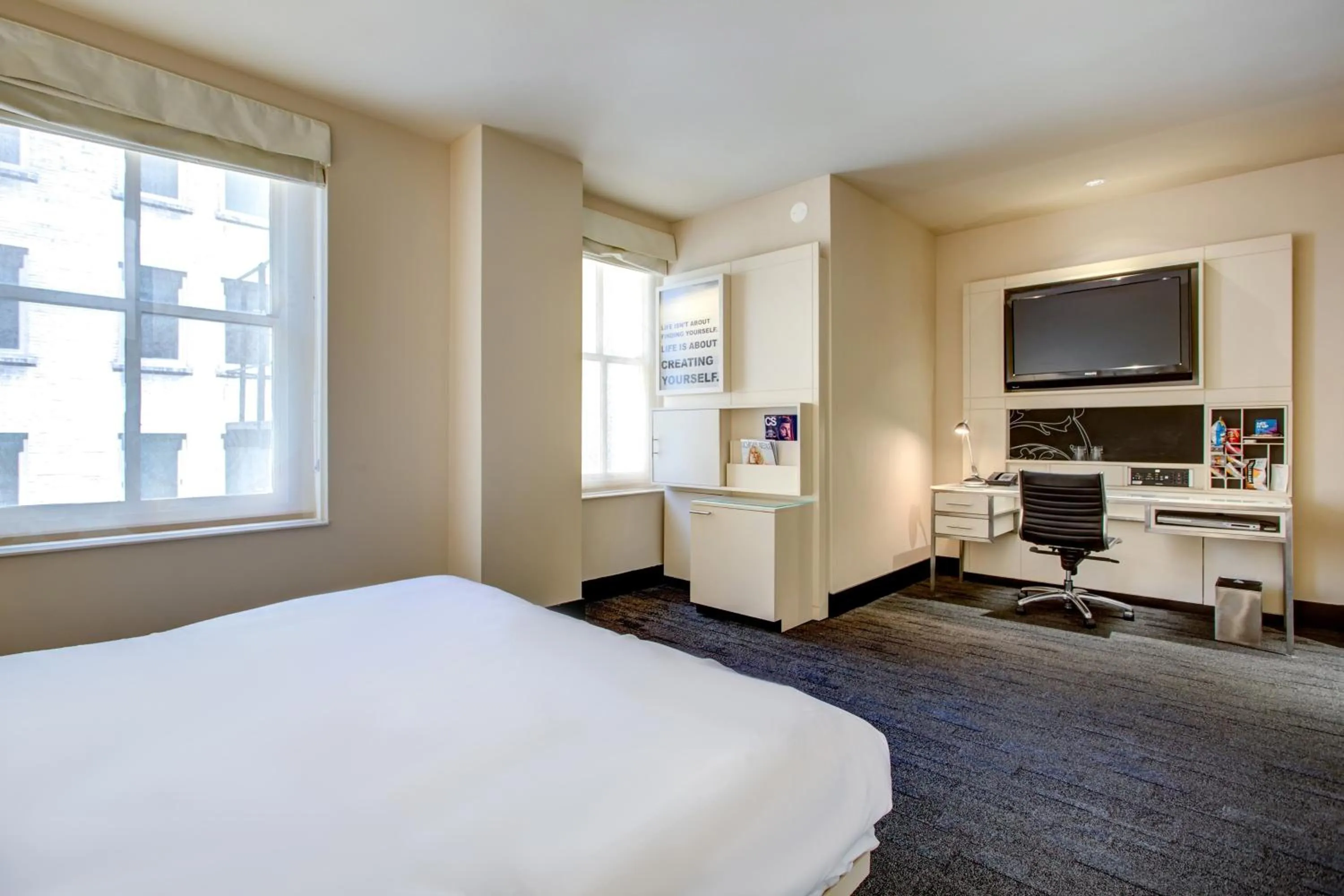 Premium King Room with Tub - Mobility/Hearing Accessible in W Chicago - City Center