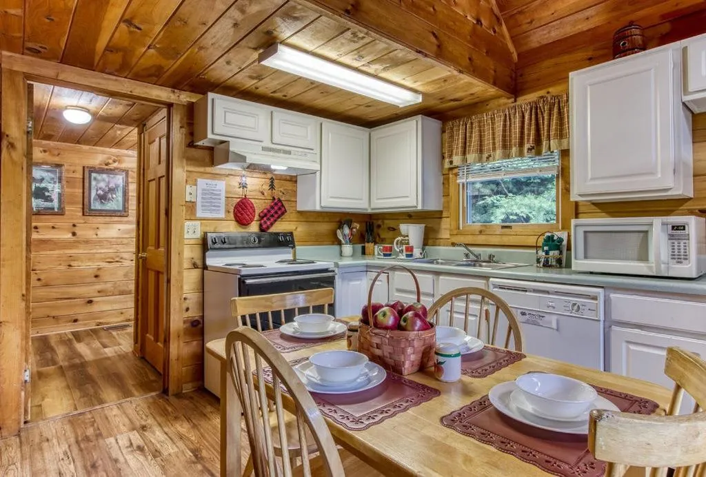 Sugar Bear Lodge, Hot Tub, WIFI, 560 FREE tickets each paid day