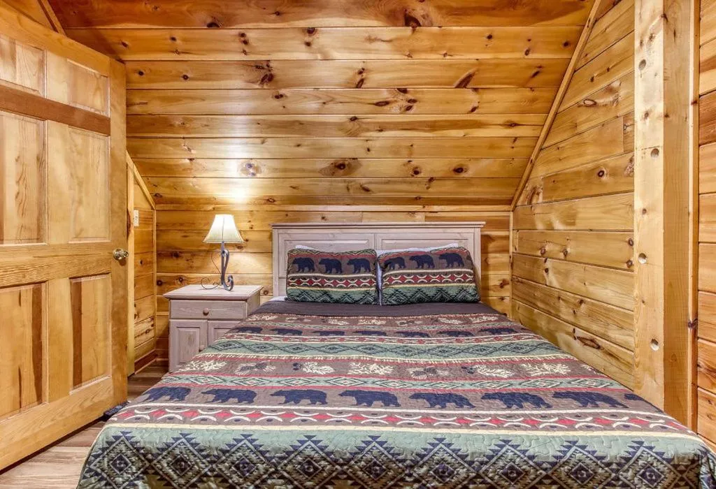 Bed in Sugar Bear Lodge, Hot Tub, WIFI, 560 FREE tickets each paid day