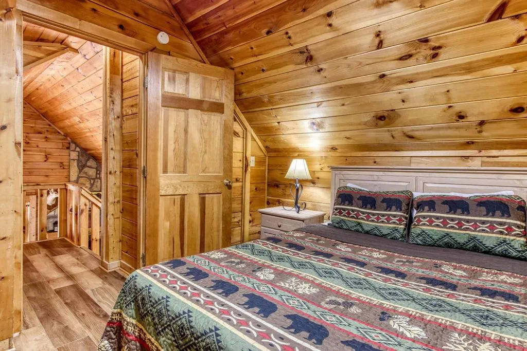 Bed in Sugar Bear Lodge, Hot Tub, WIFI, 560 FREE tickets each paid day