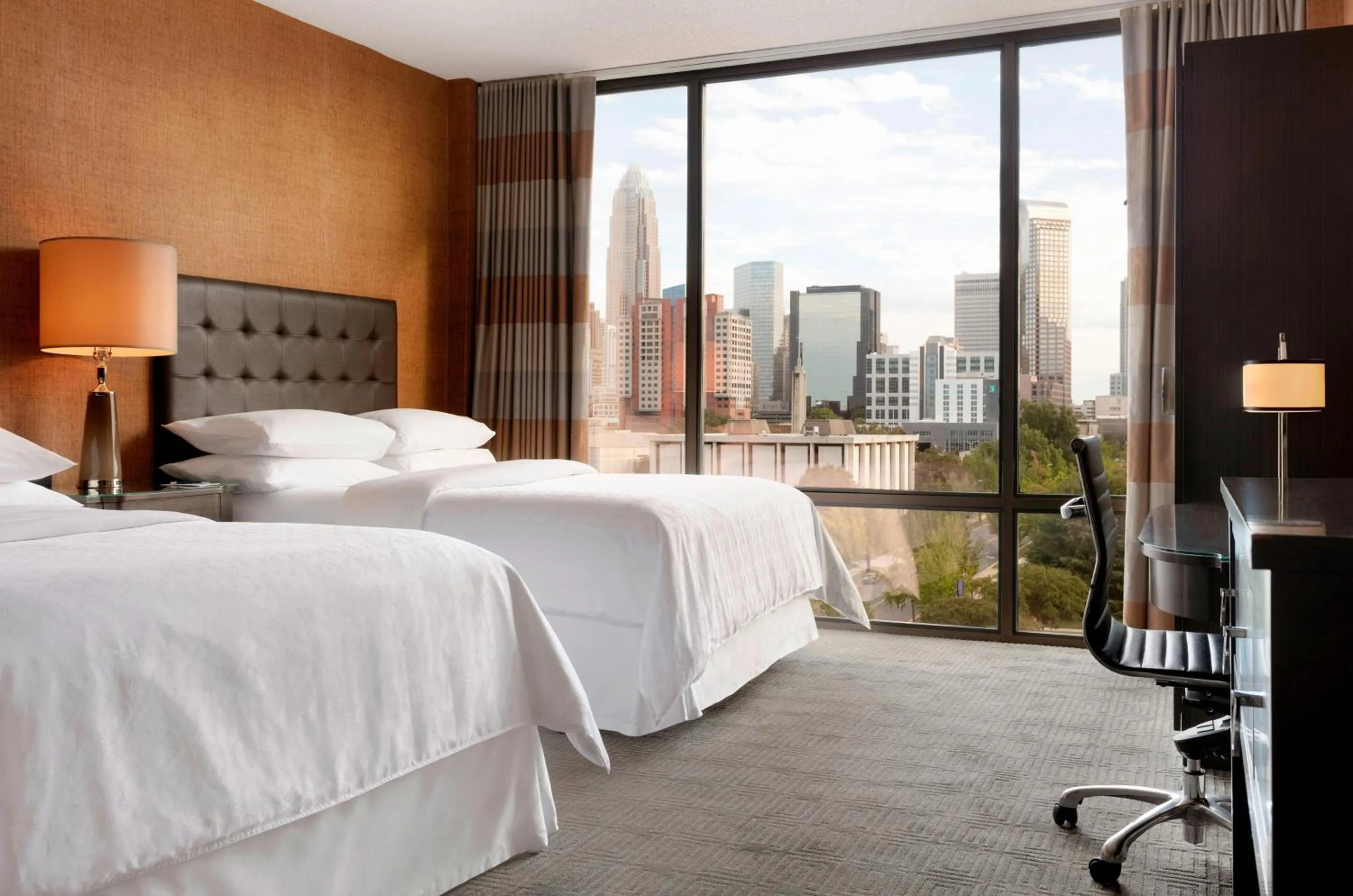 Club level, Guest room, 2 Double, City view in Sheraton Charlotte Hotel