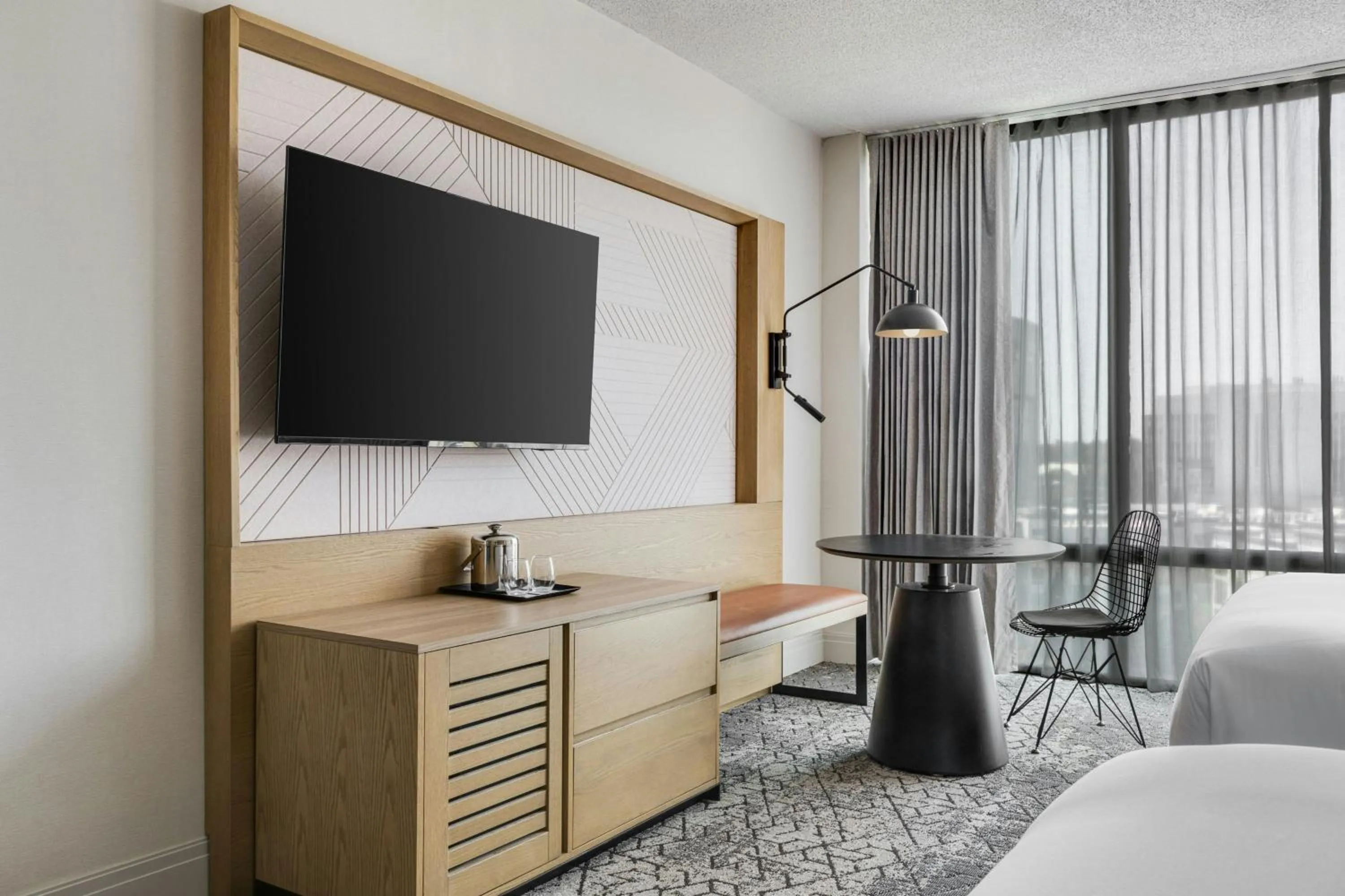 Photo of the whole room, Bed in Sheraton Charlotte Hotel