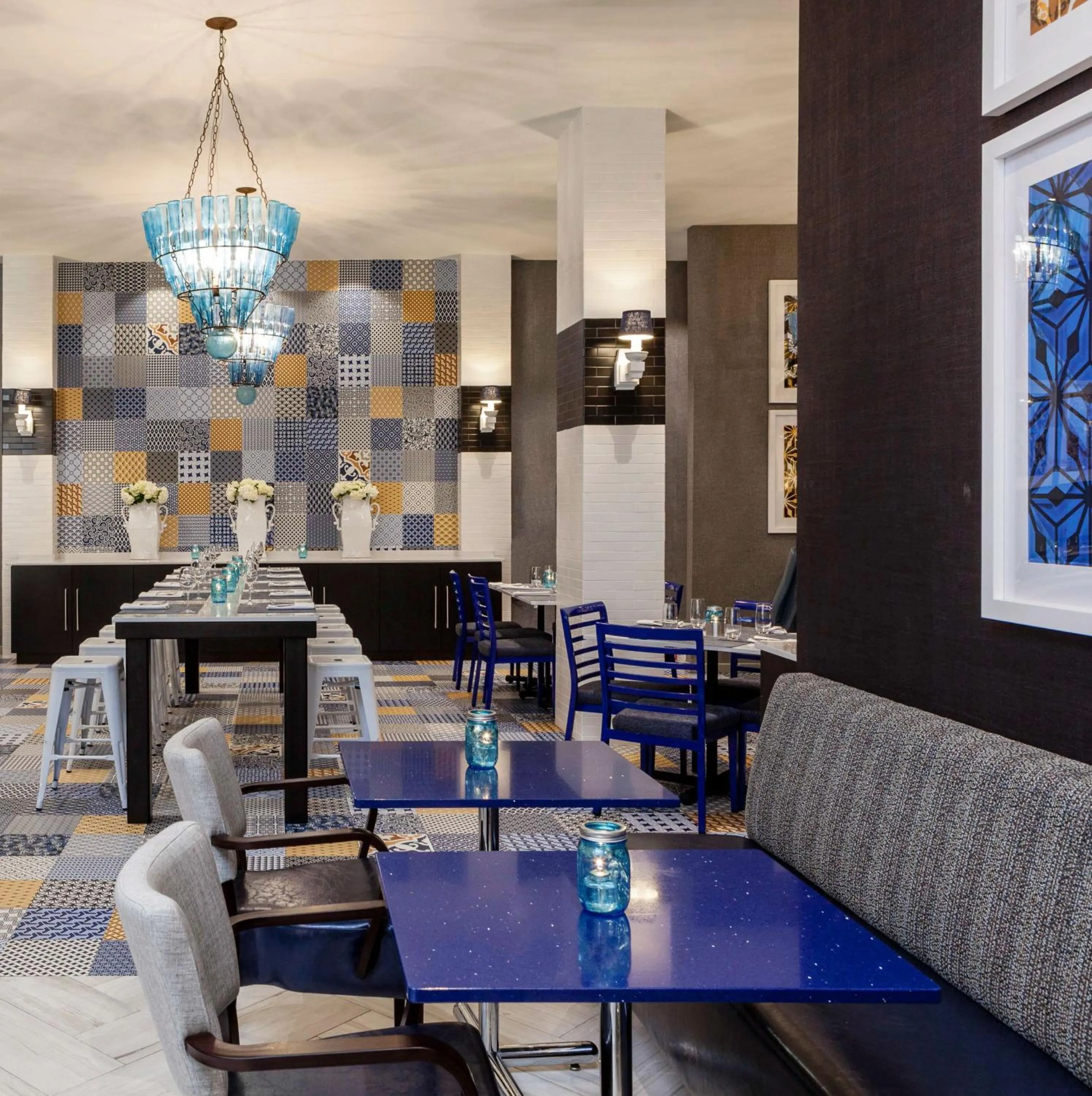 Restaurant/places to eat in Sheraton Charlotte Hotel