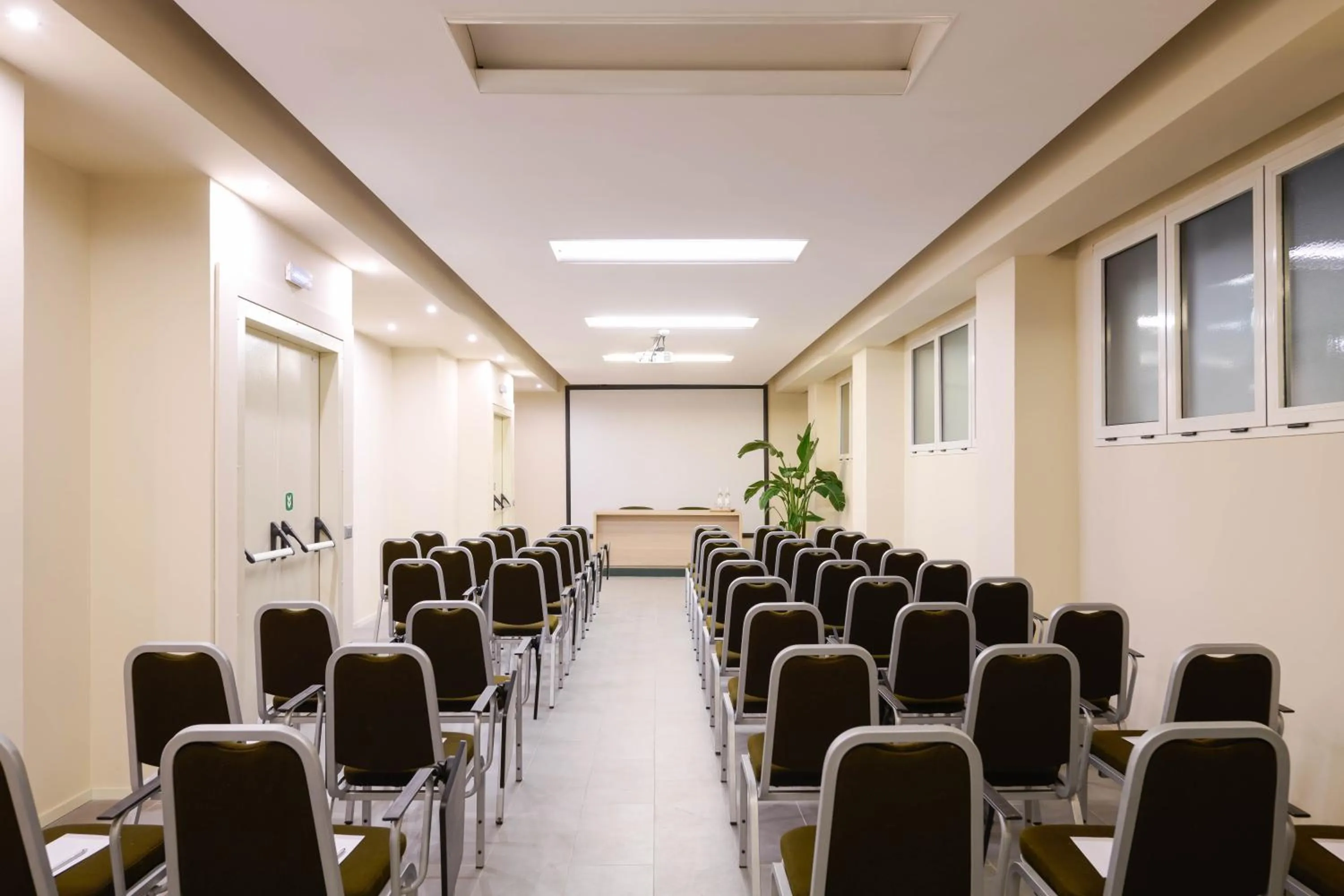 Meeting/conference room in Moderno Hotel Roma - Adults Only
