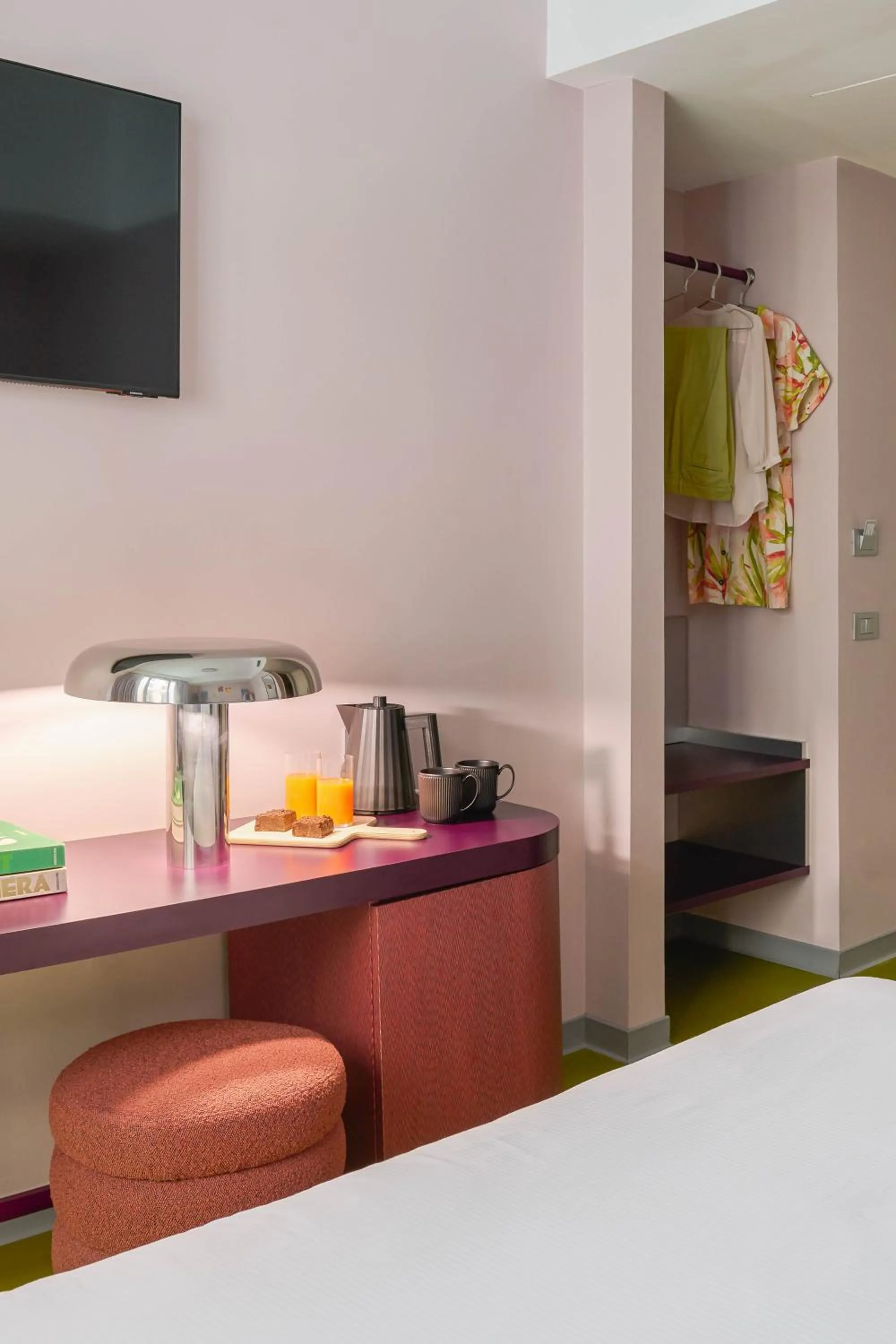 Coffee/tea facilities, Bed in Moderno Hotel Roma - Adults Only