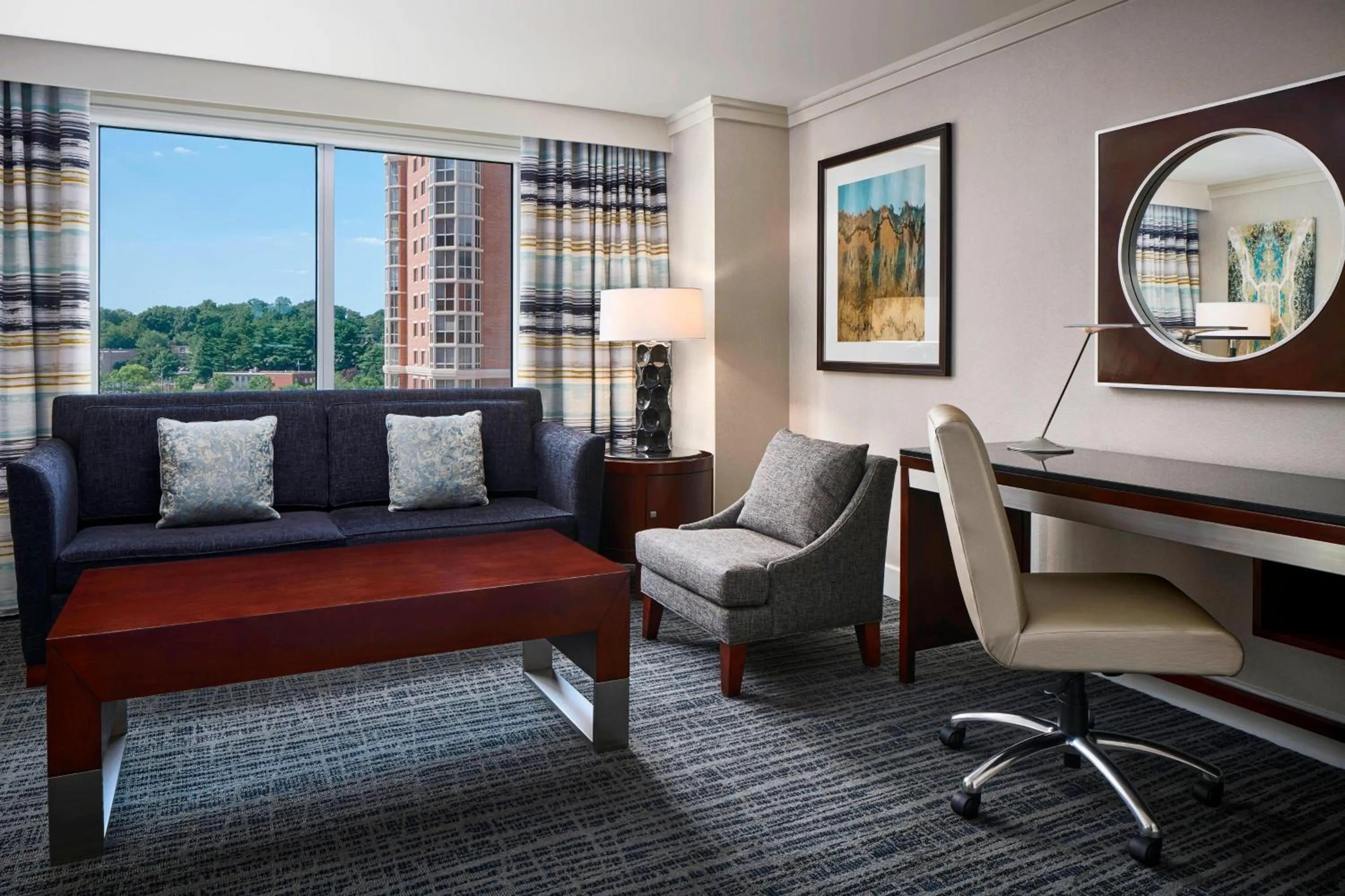 Living room in The Westin Alexandria Old Town