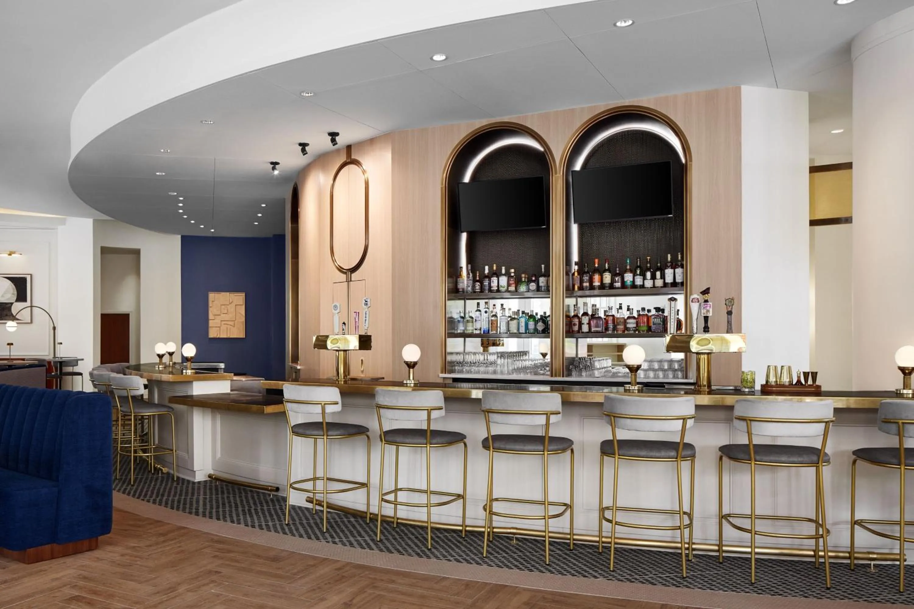 Lounge or bar in The Westin Alexandria Old Town