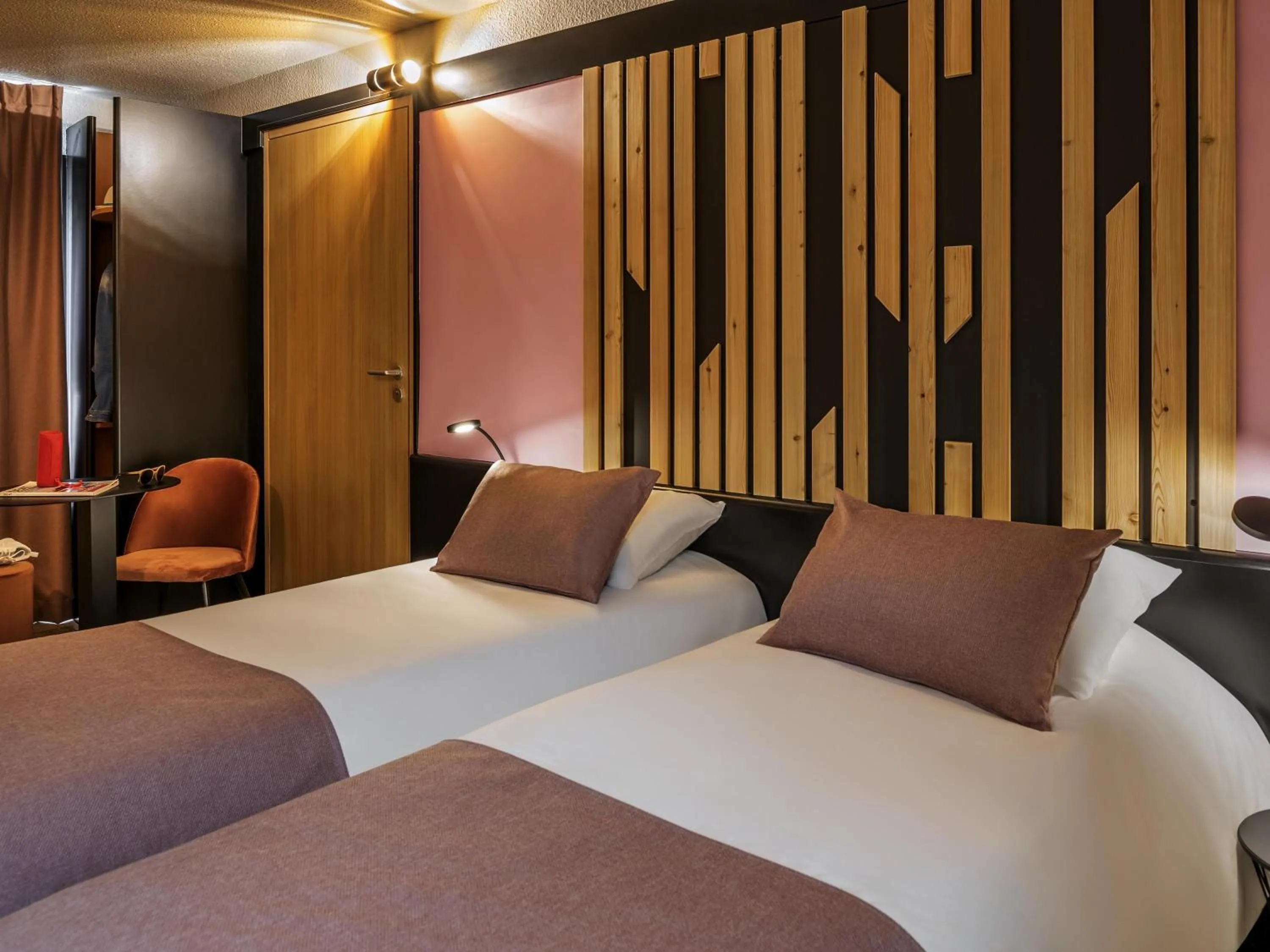 Bedroom, Bed in ibis Styles Boulogne sur Mer Centre Cathédrale