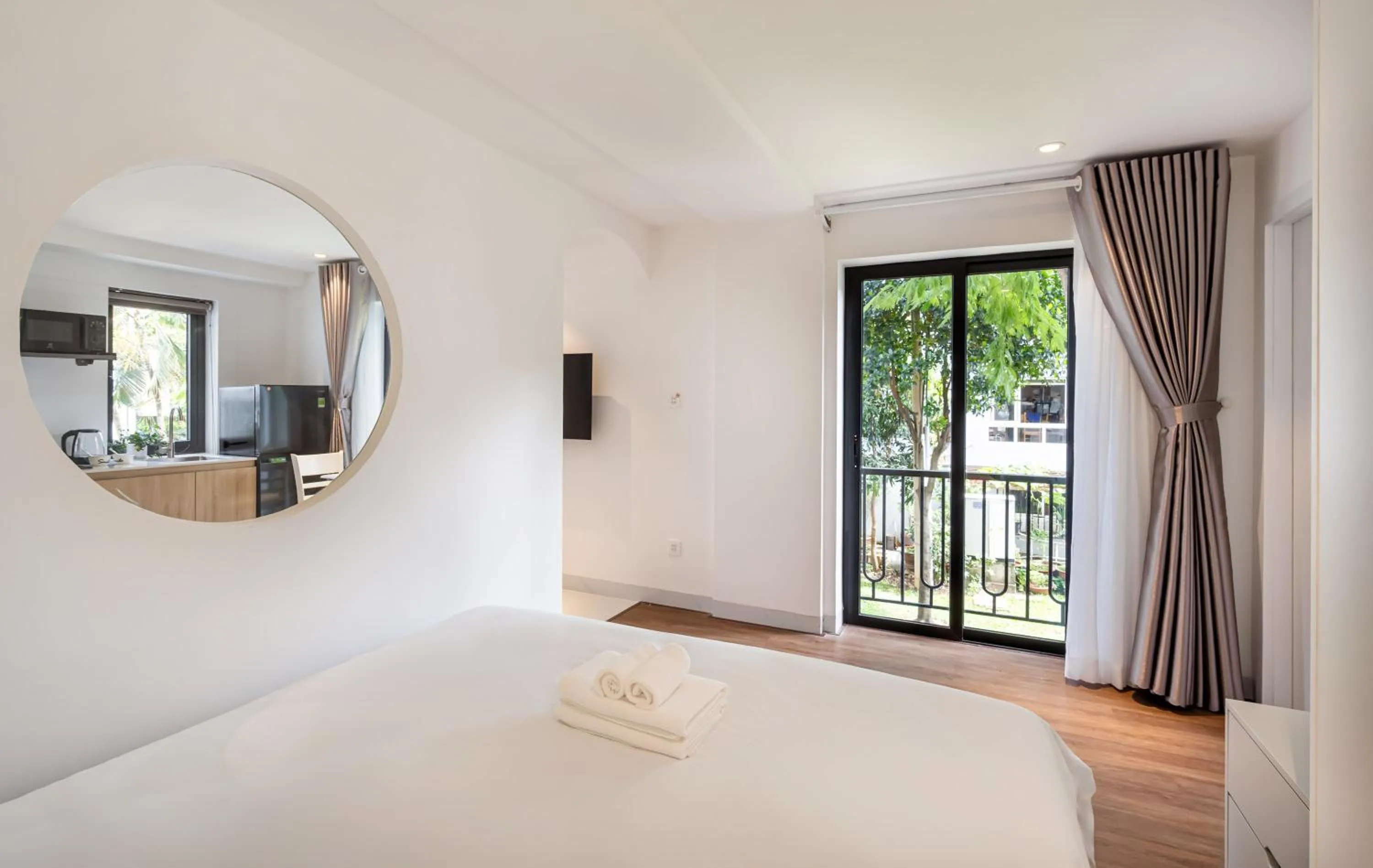 Photo of the whole room, Bed in The Royal Hotel & Apartment - Phu My Hung