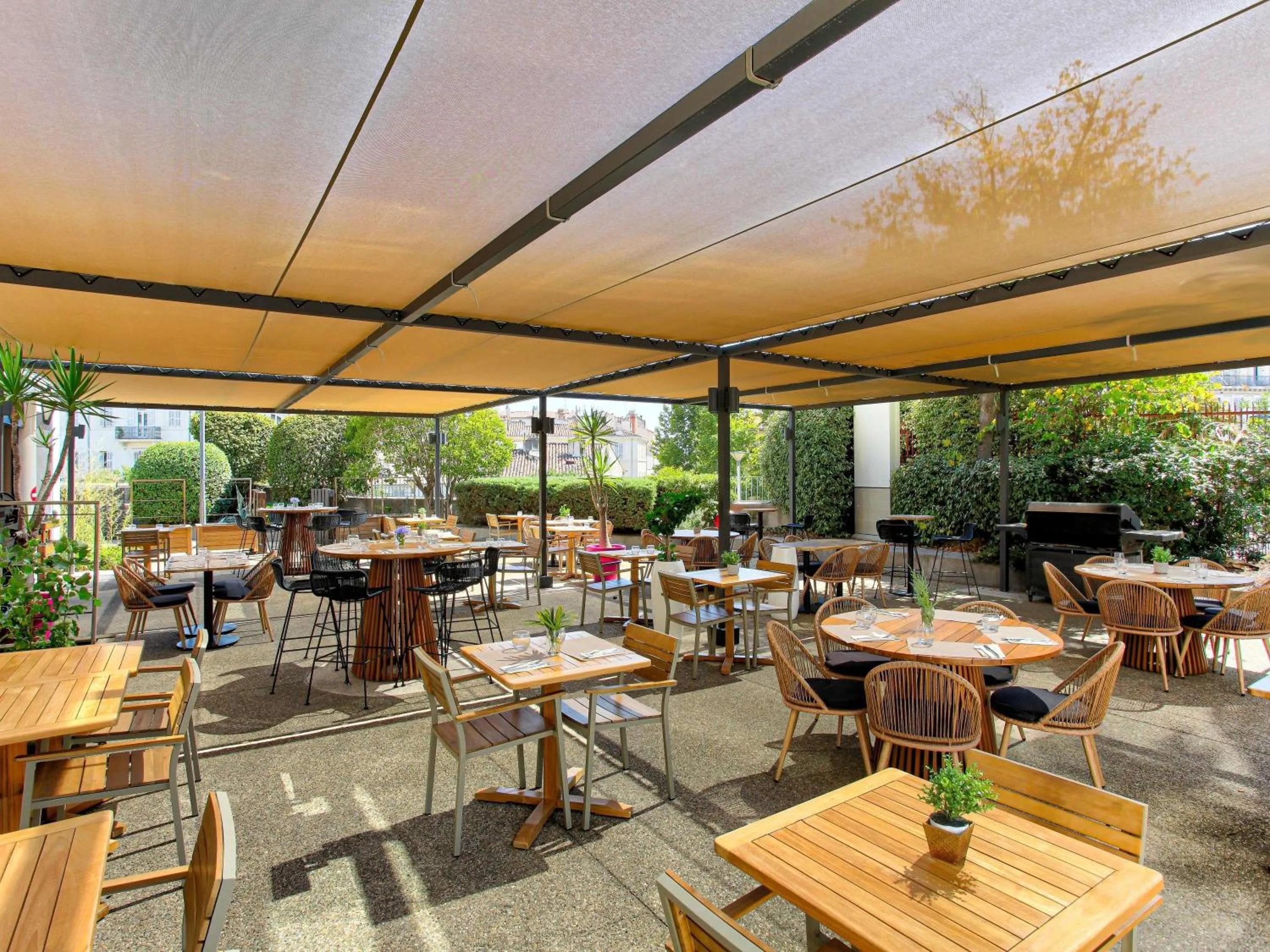 Restaurant/places to eat in ibis Marseille Centre Gare Saint Charles