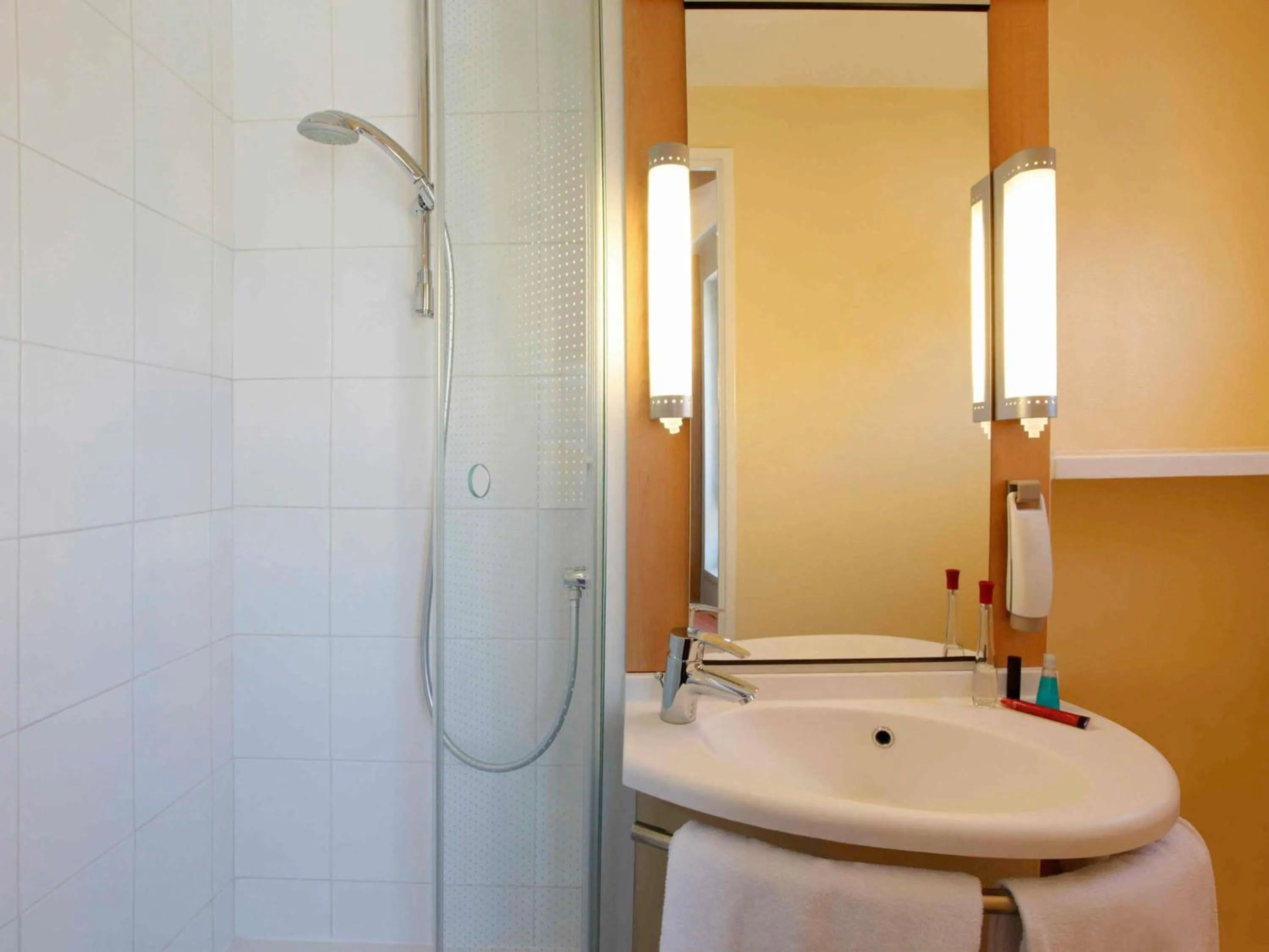 Bedroom in ibis Marseille Centre Gare Saint Charles