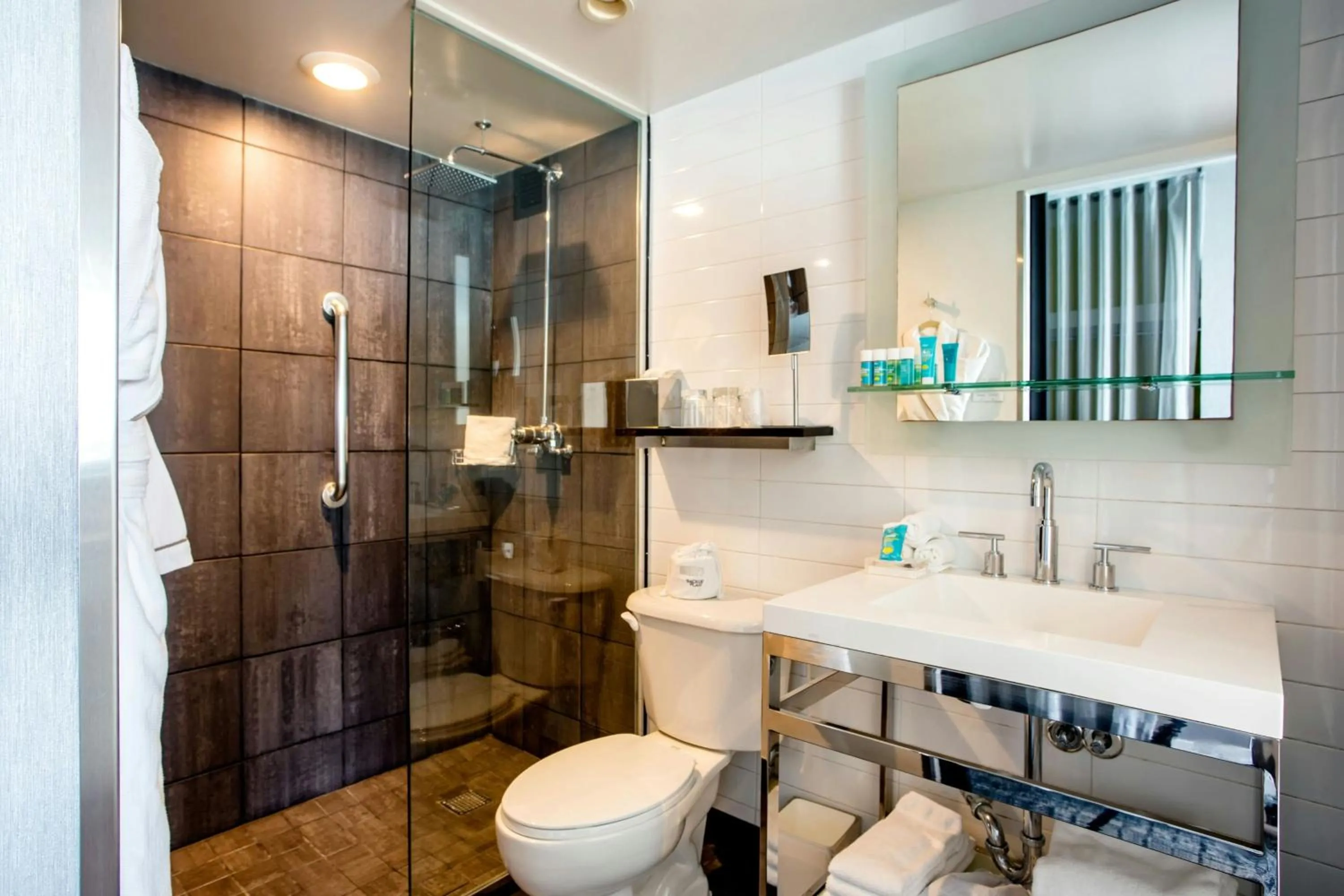 Photo of the whole room in The Wade