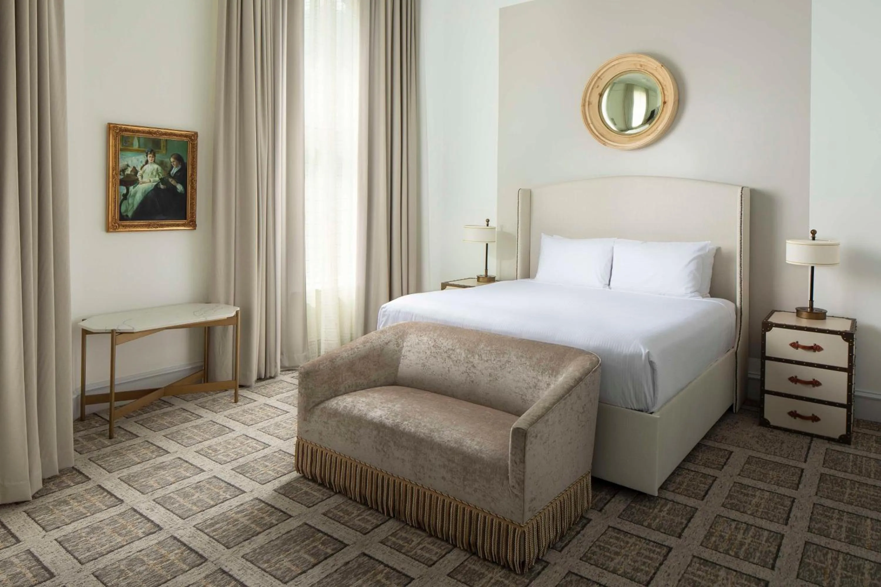 Photo of the whole room, Bed in The Driskill