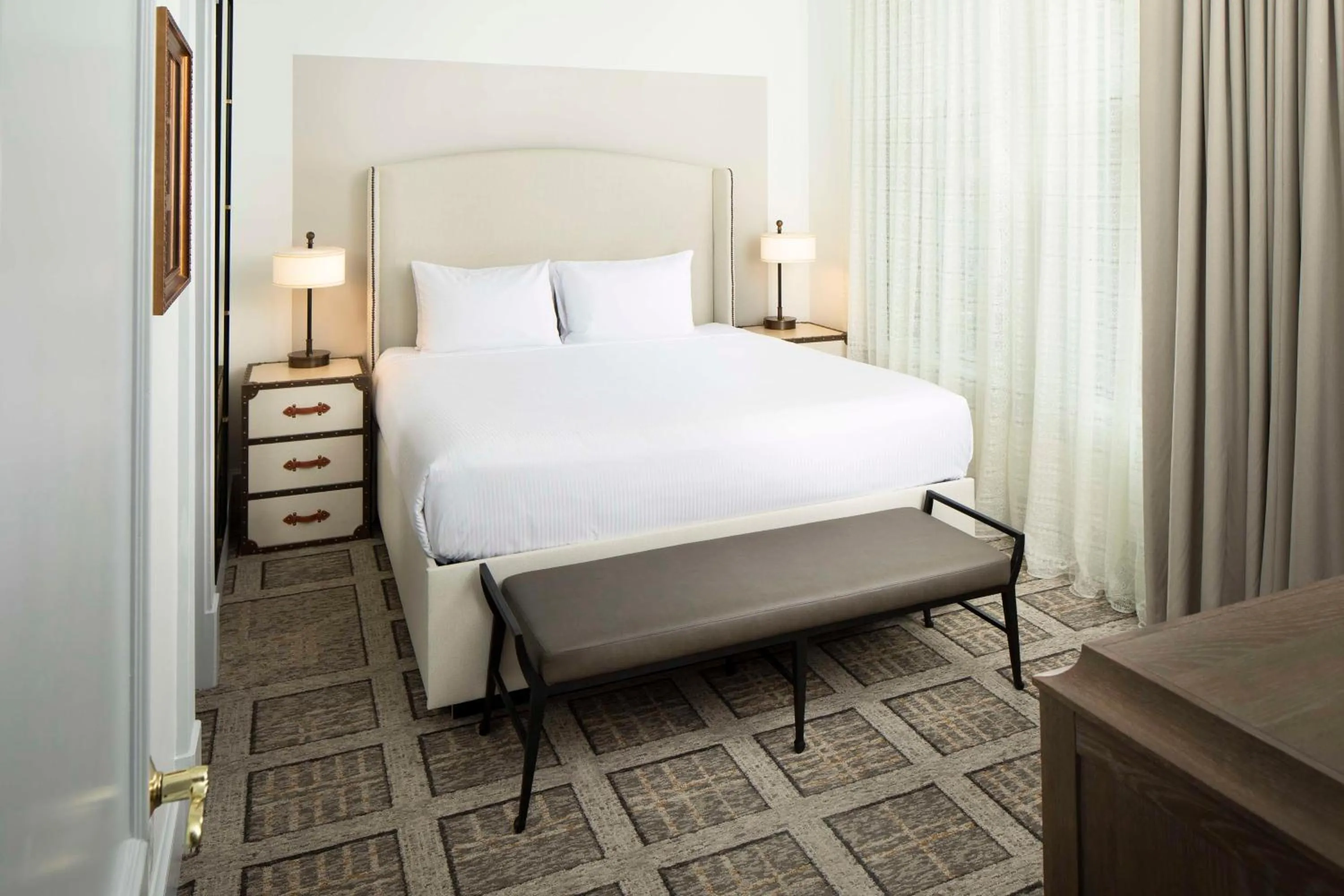 Photo of the whole room, Bed in The Driskill