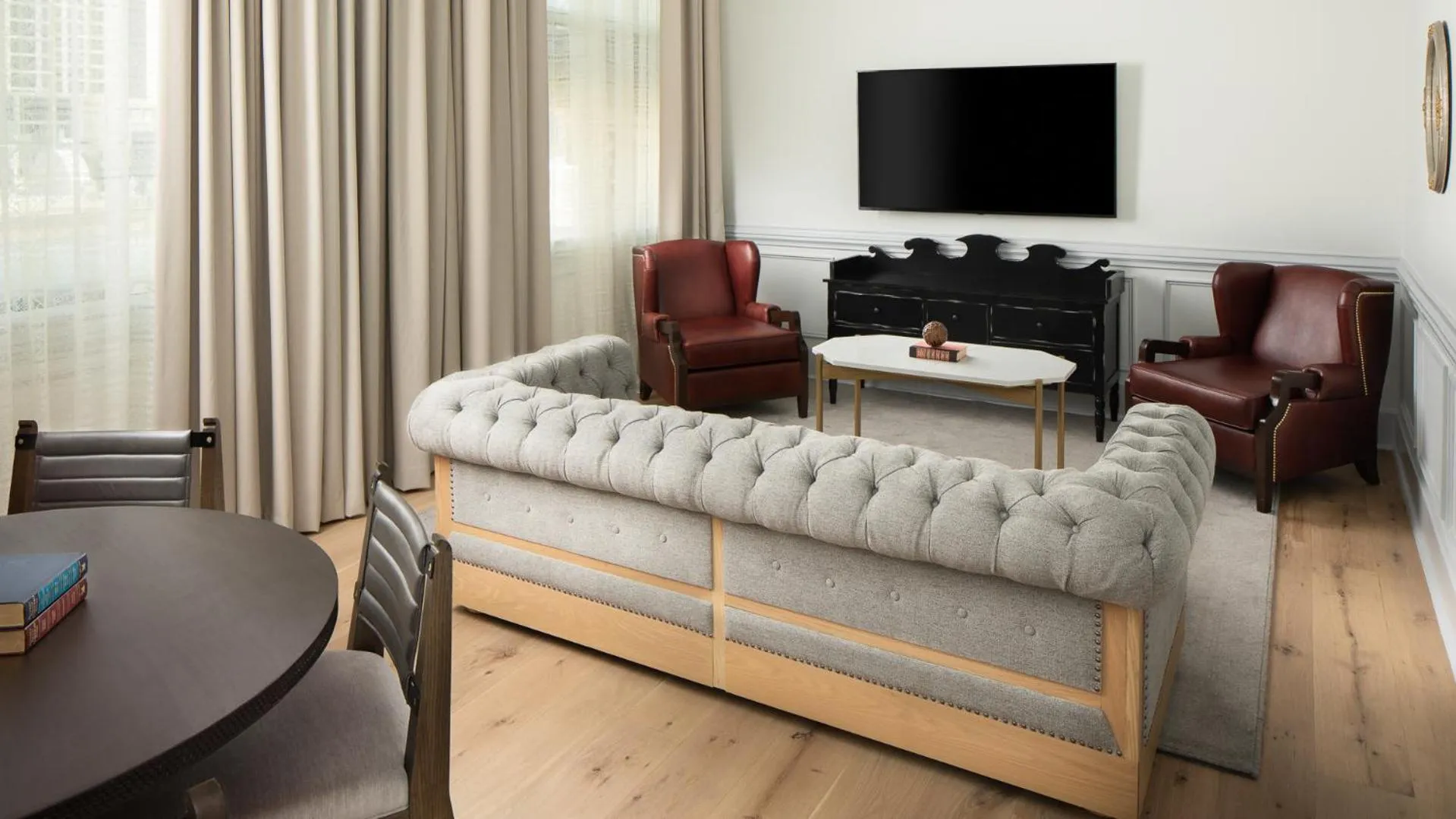 Living room in The Driskill