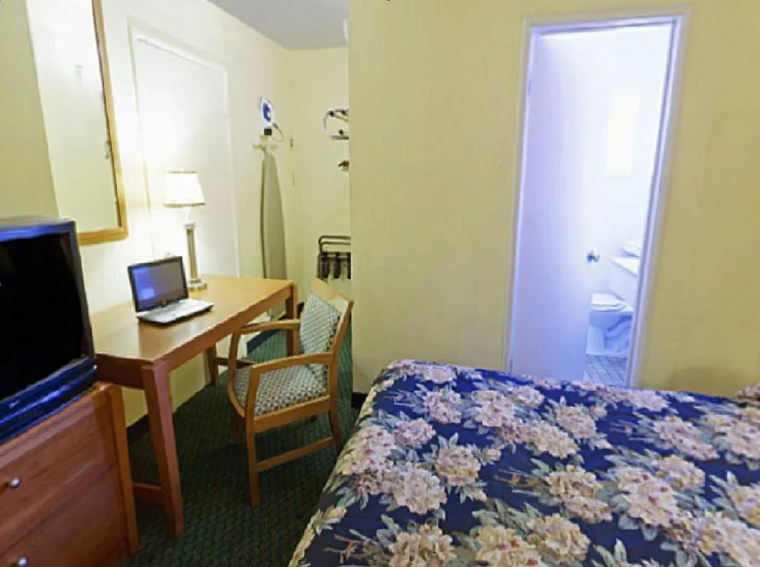 Bed in Americas Best Value Inn - Livermore