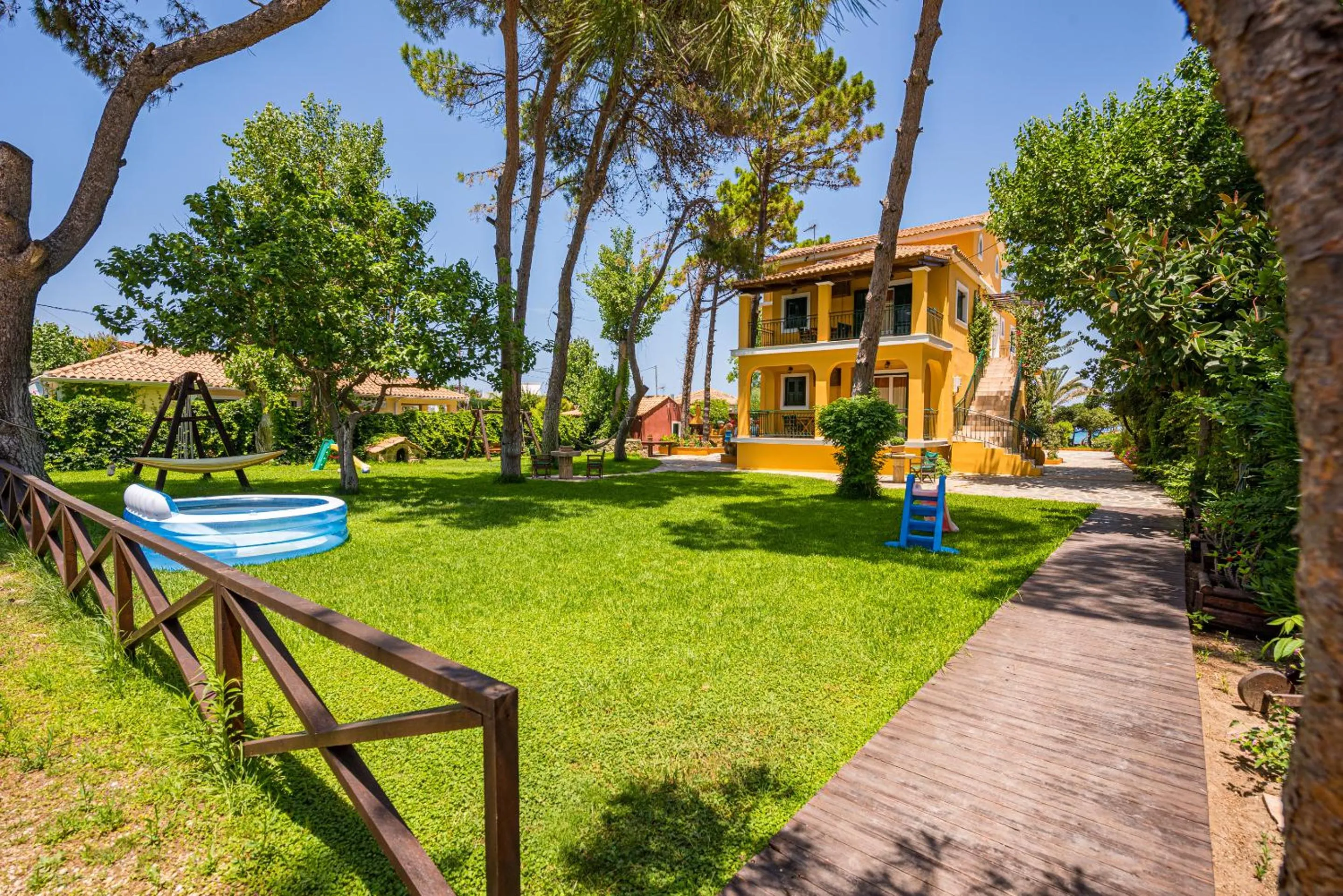 Zarkadis Beach Apartments