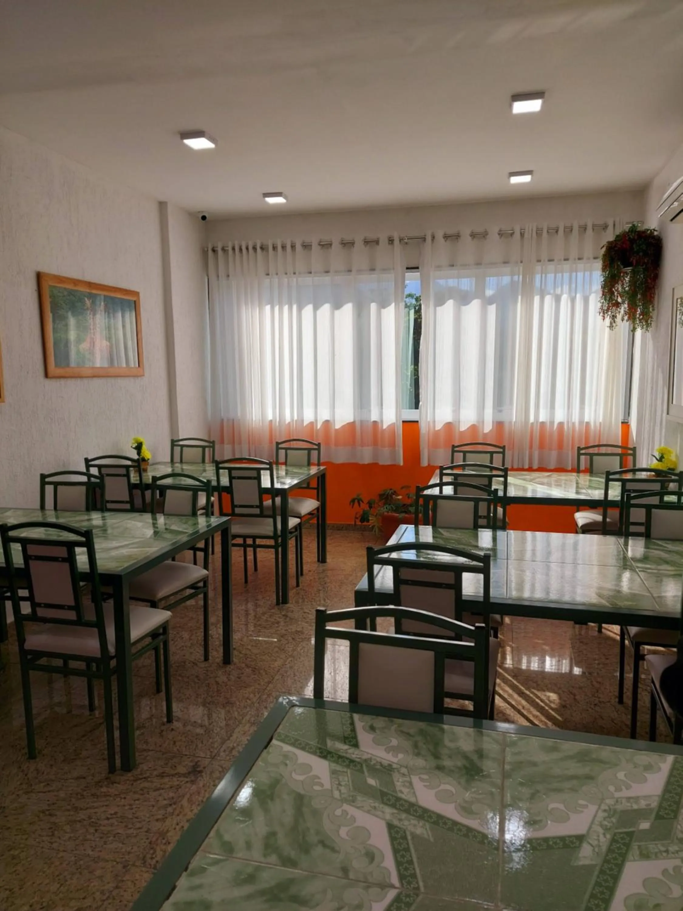 Restaurant/places to eat in Hotel Netto