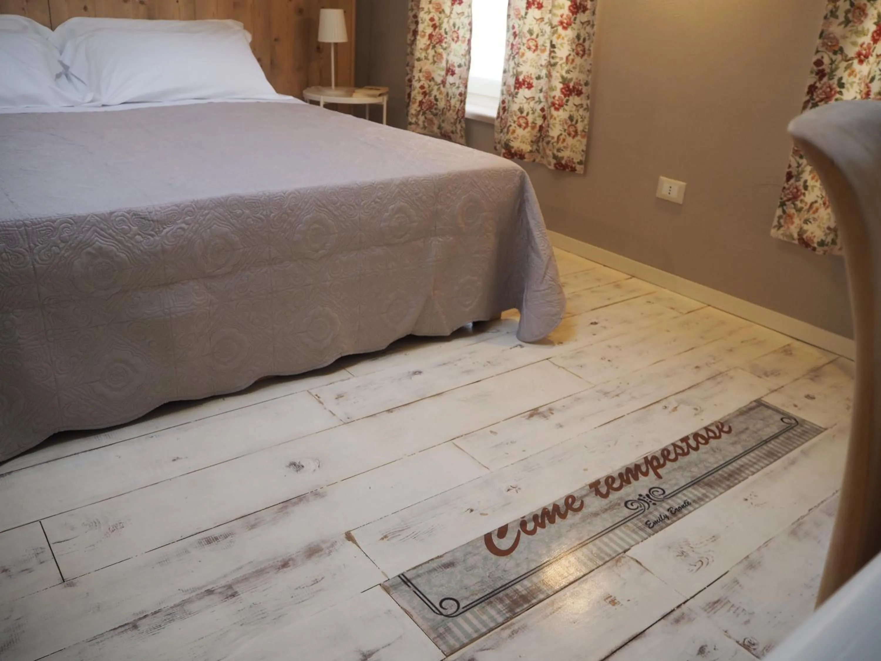 Decorative detail, Bed in B&B Antique Maison