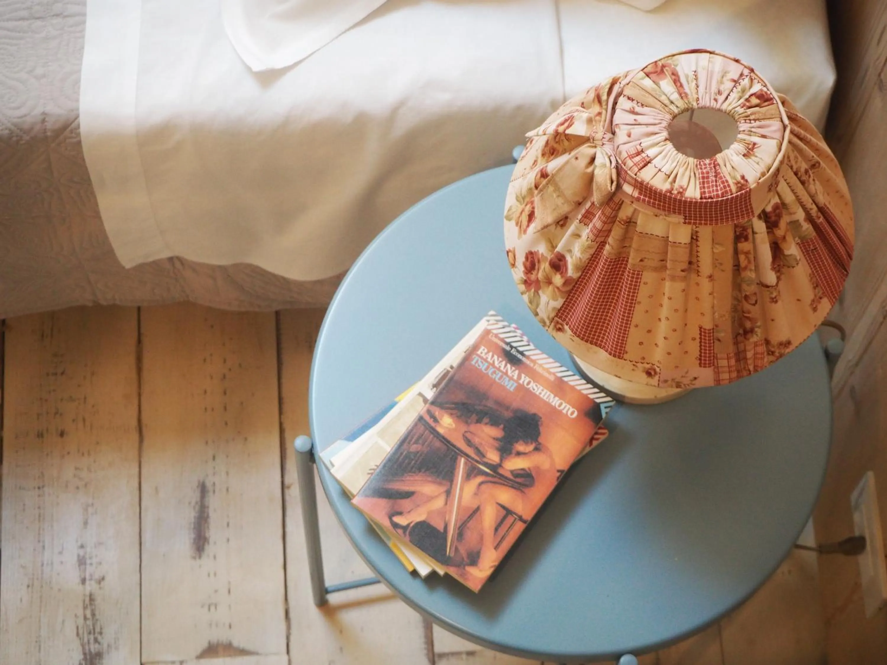 Library in B&B Antique Maison