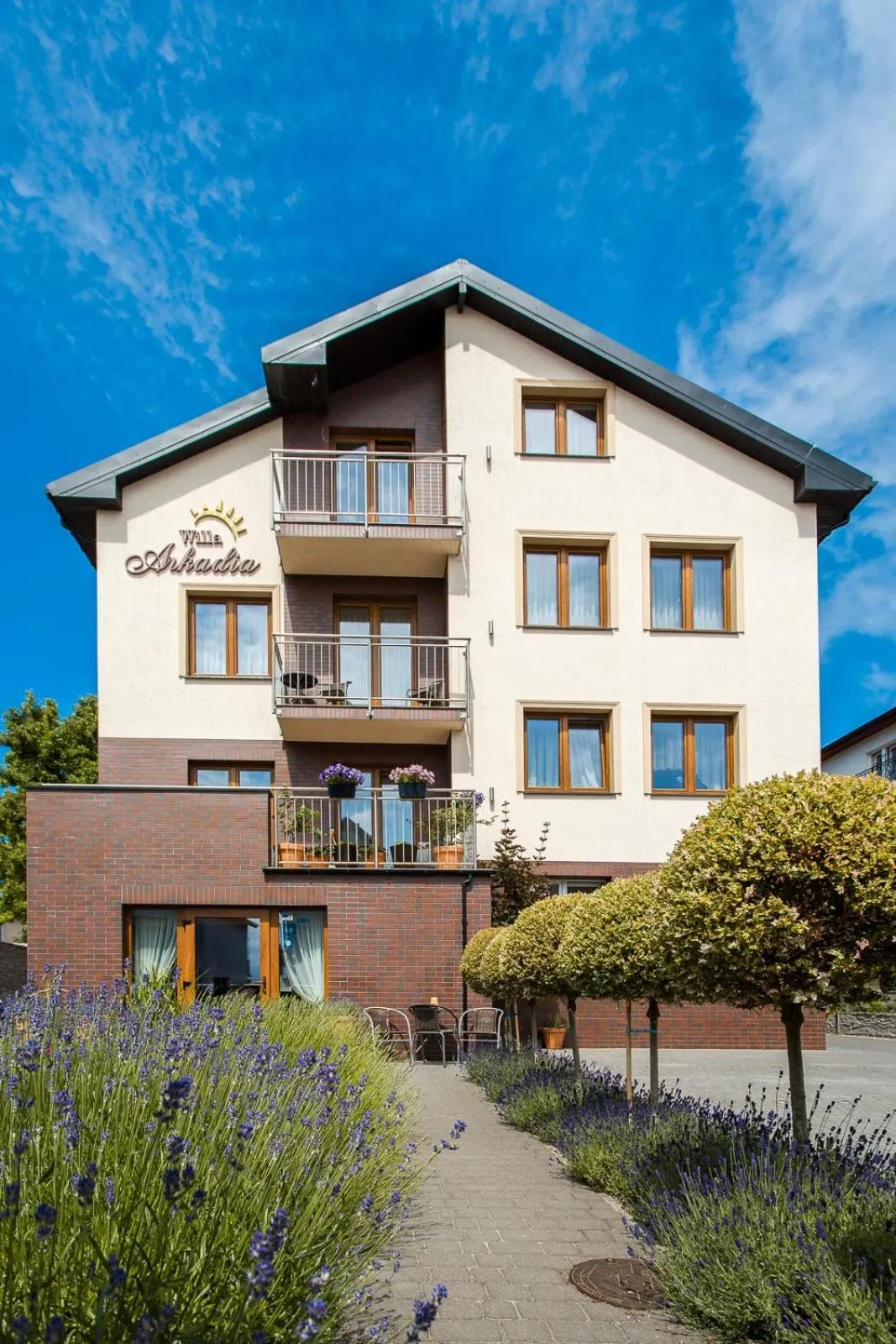 Property building in Willa Arkadia