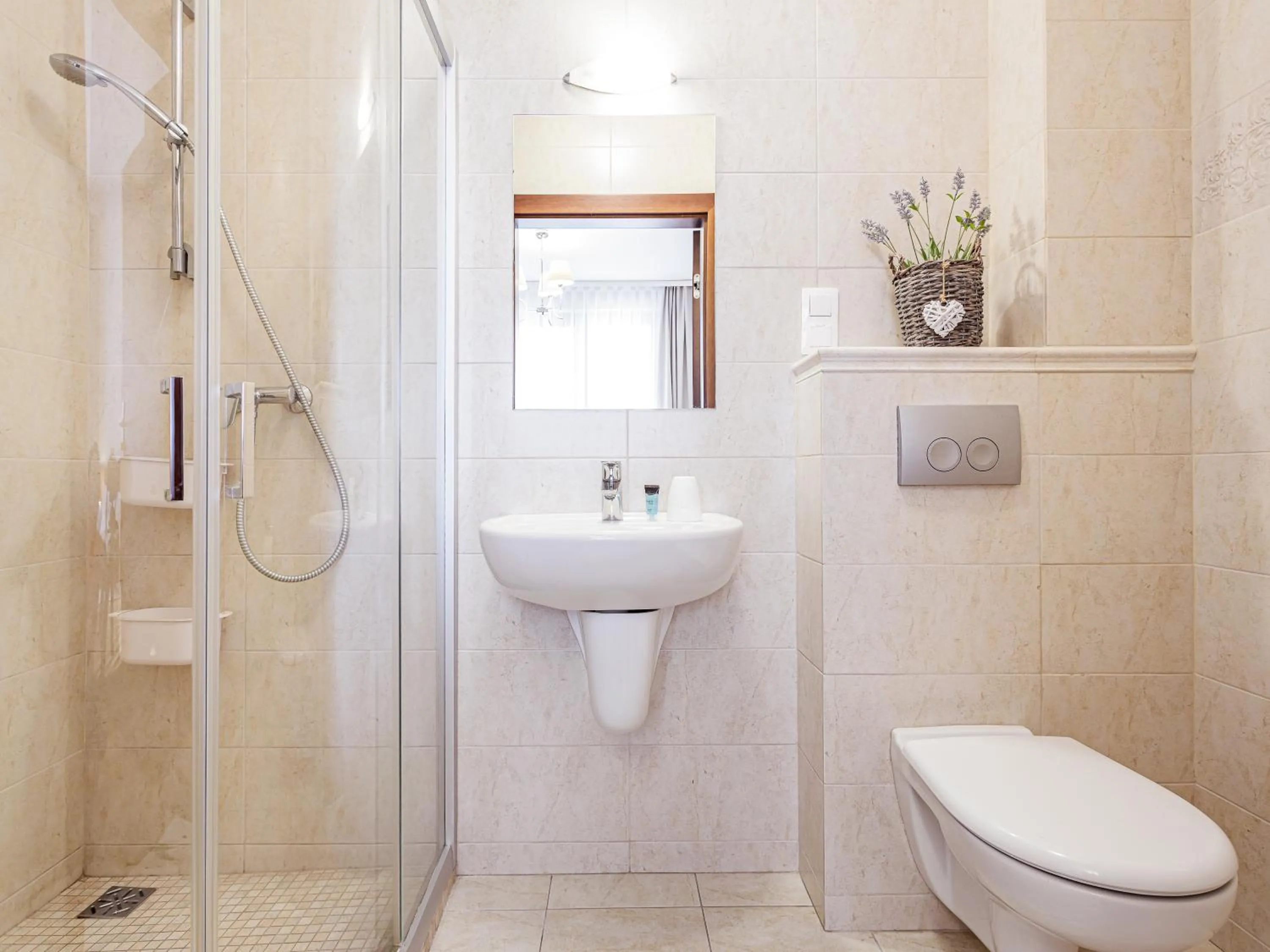 Shower in Willa Arkadia