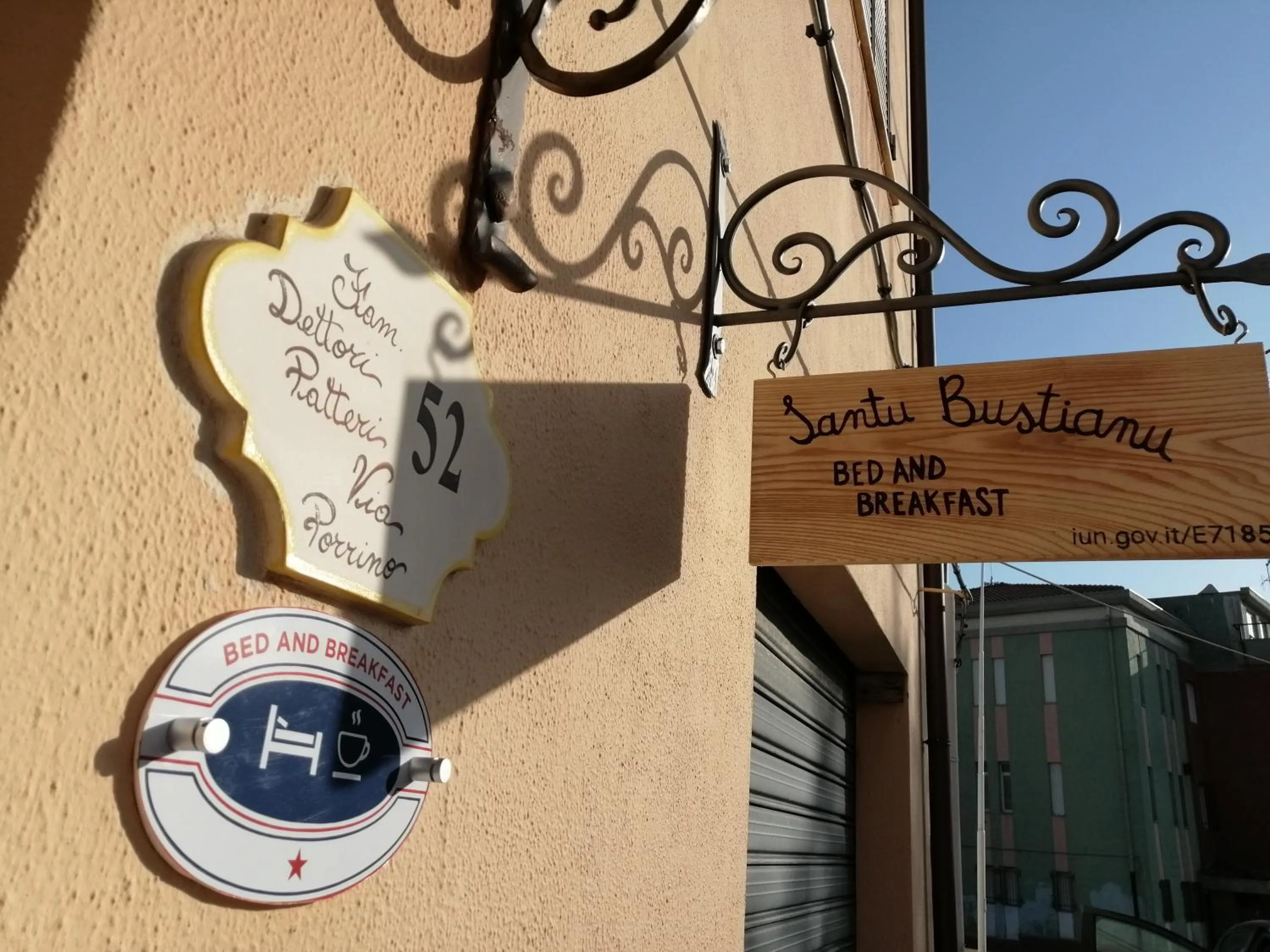 Facade/entrance in Santu Bustianu