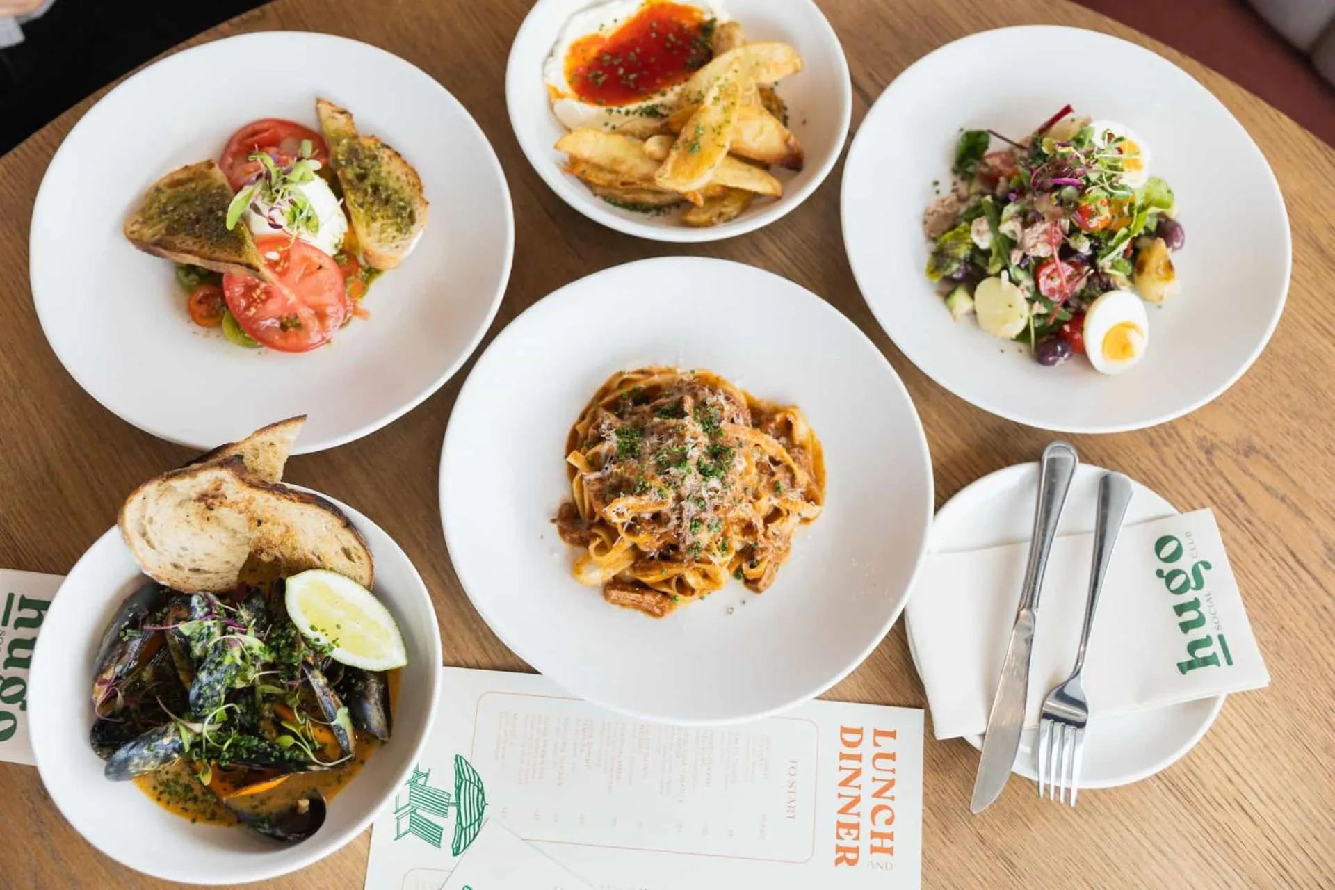 Restaurant/places to eat in Latitude Aparthotel by Totalstay