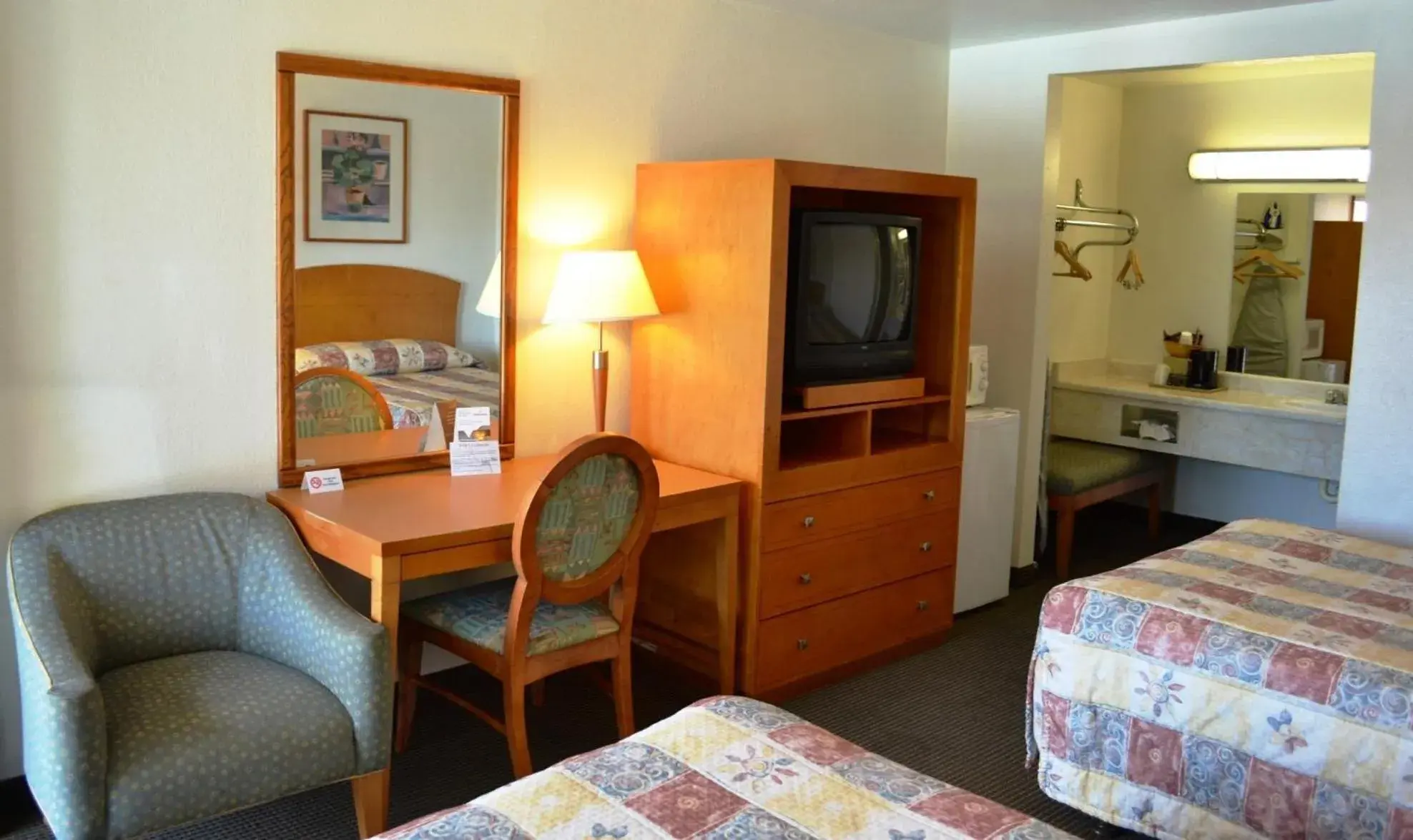 Double Room with Two Double Beds in Fresno Inn Double Room with Two Double Beds in Fresno Inn