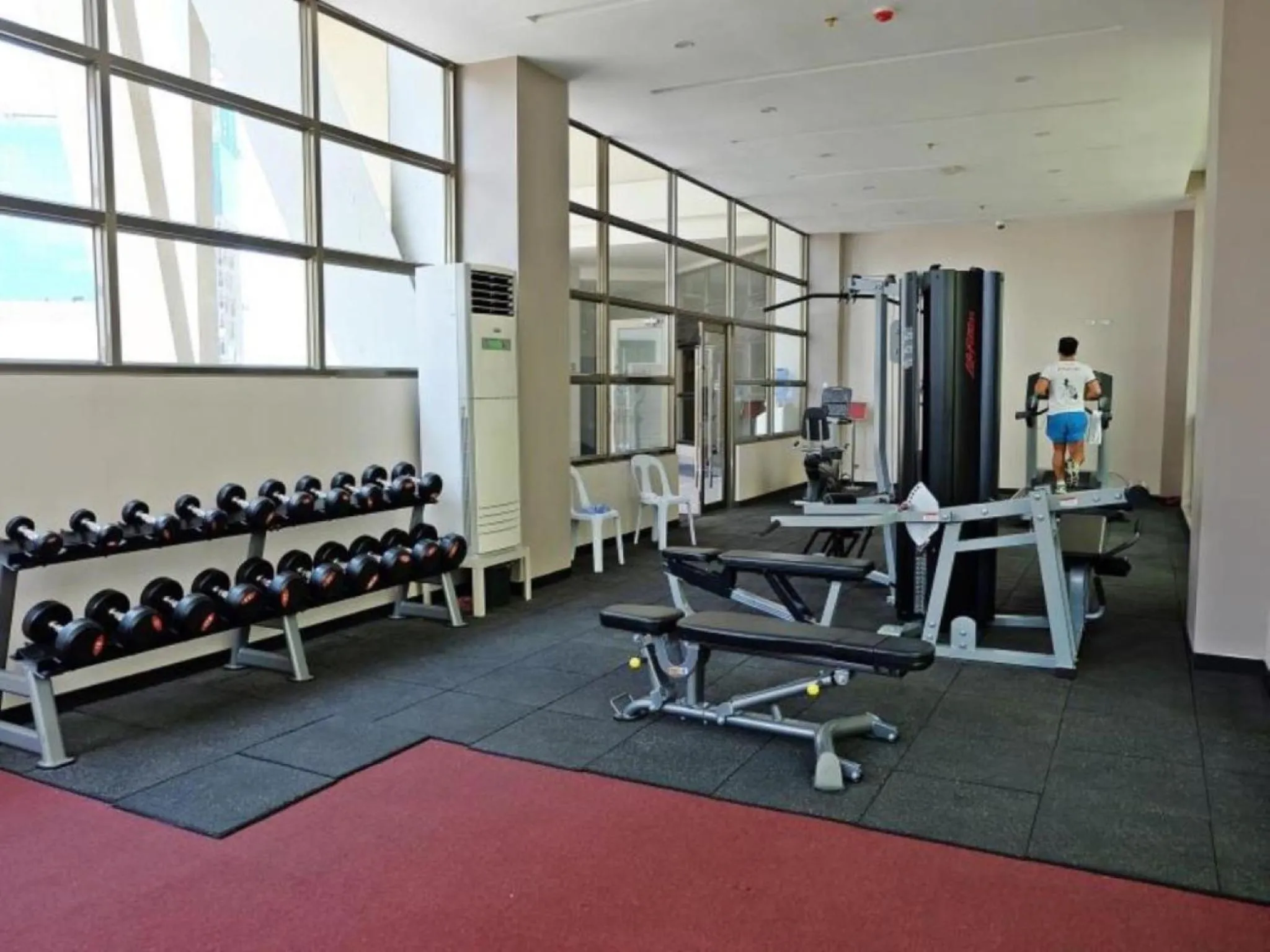 Fitness centre/facilities in Mandarin Plaza Hotel