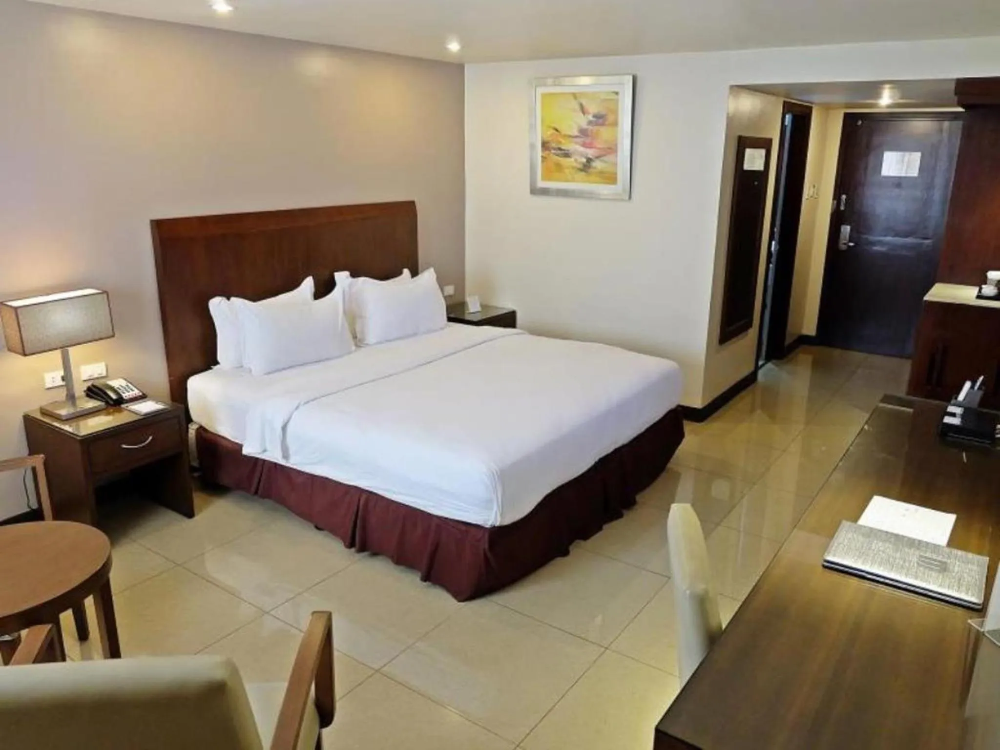 Photo of the whole room, Bed in Mandarin Plaza Hotel