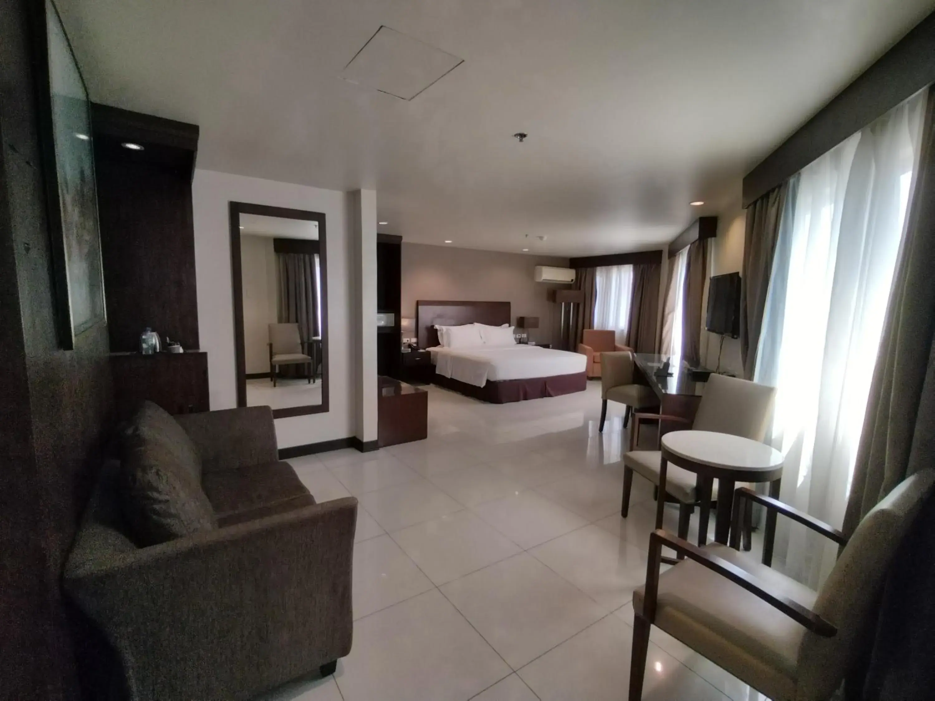 Executive Suite in Mandarin Plaza Hotel Executive Suite in Mandarin Plaza Hotel