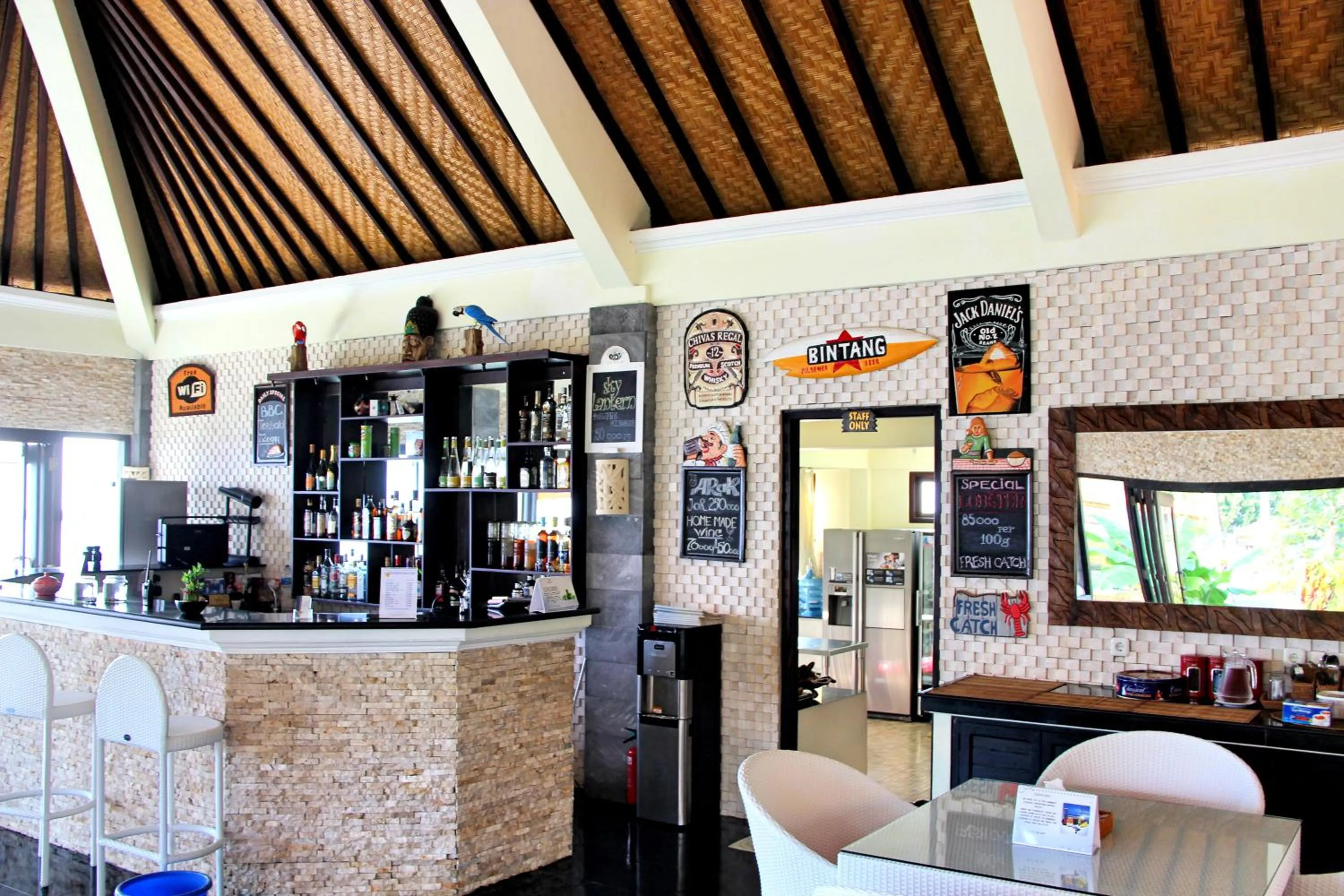 Restaurant/places to eat in Bondalem Beach Club