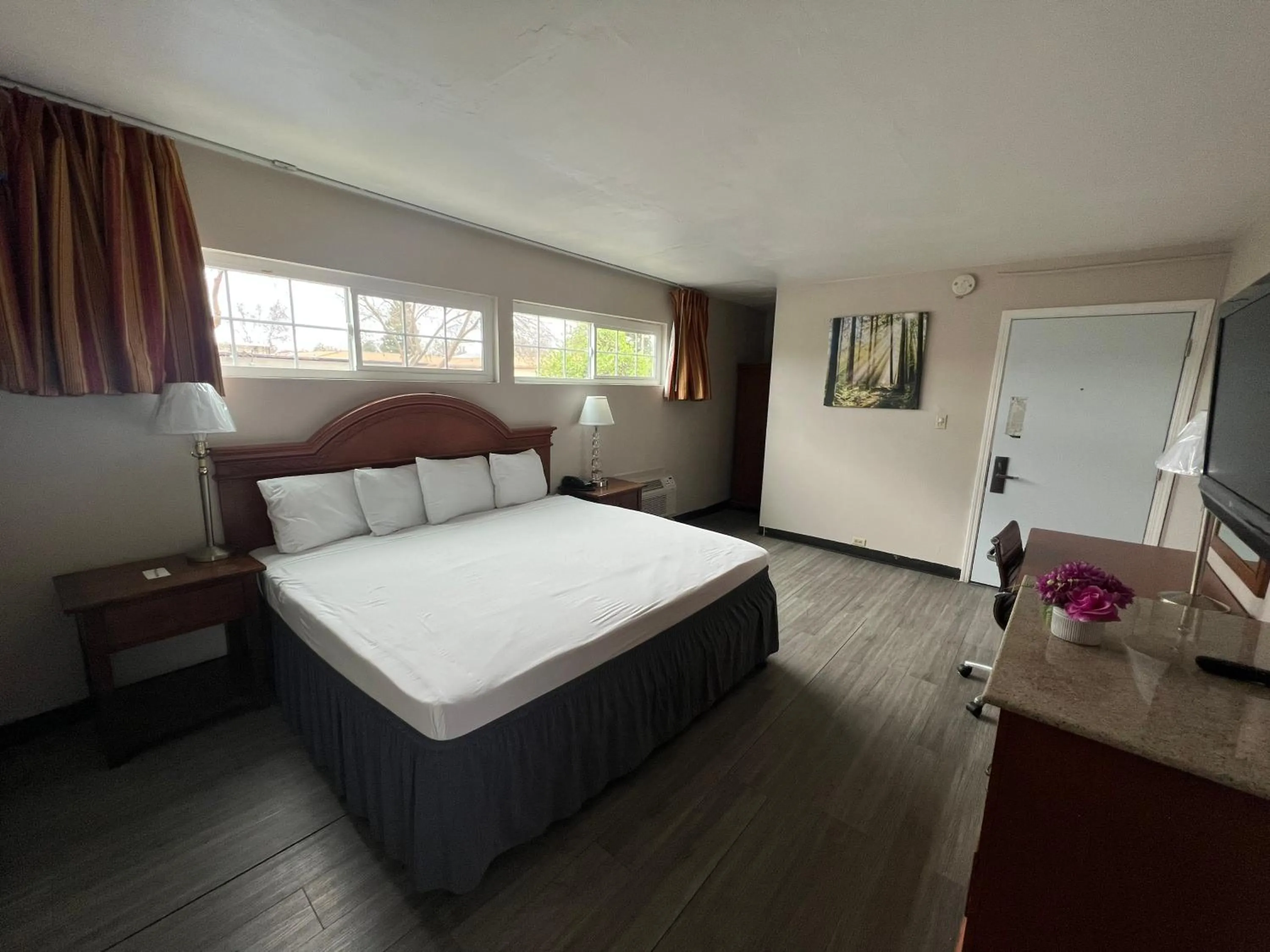 Bed in Days Inn by Wyndham Chico