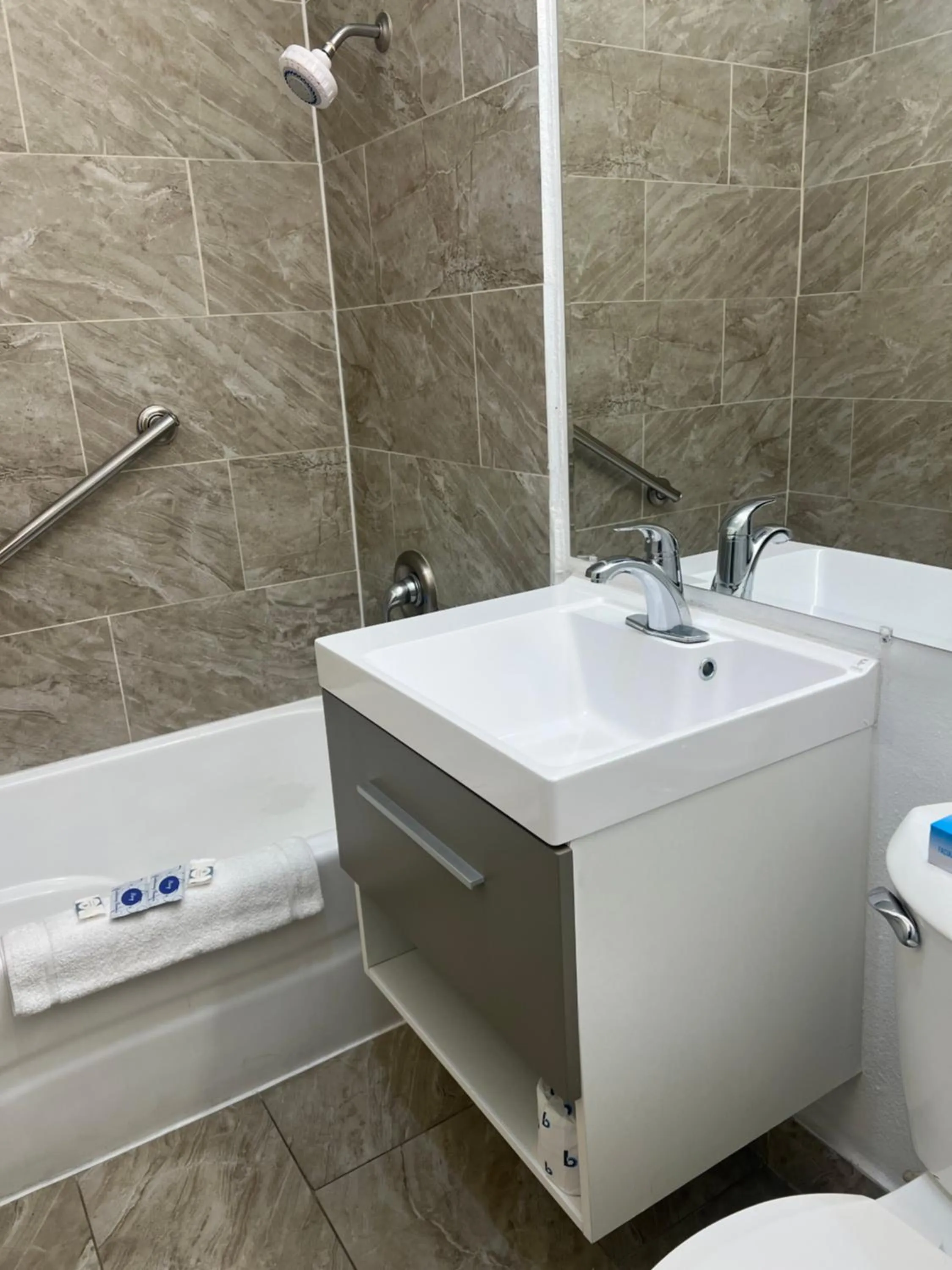 Shower in Days Inn by Wyndham Chico